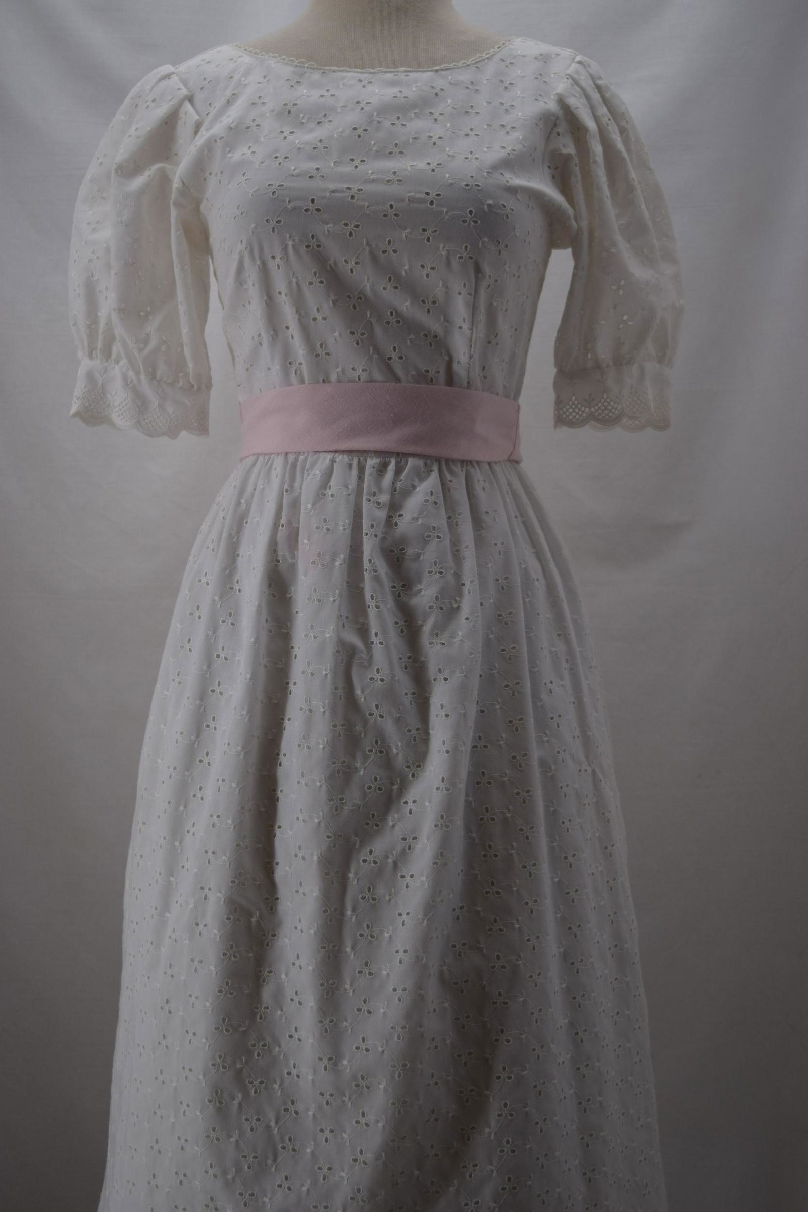 1980'S WHITE SUMMER EYELET DRESS BY LANZ ORIGINALS (1 of 7)