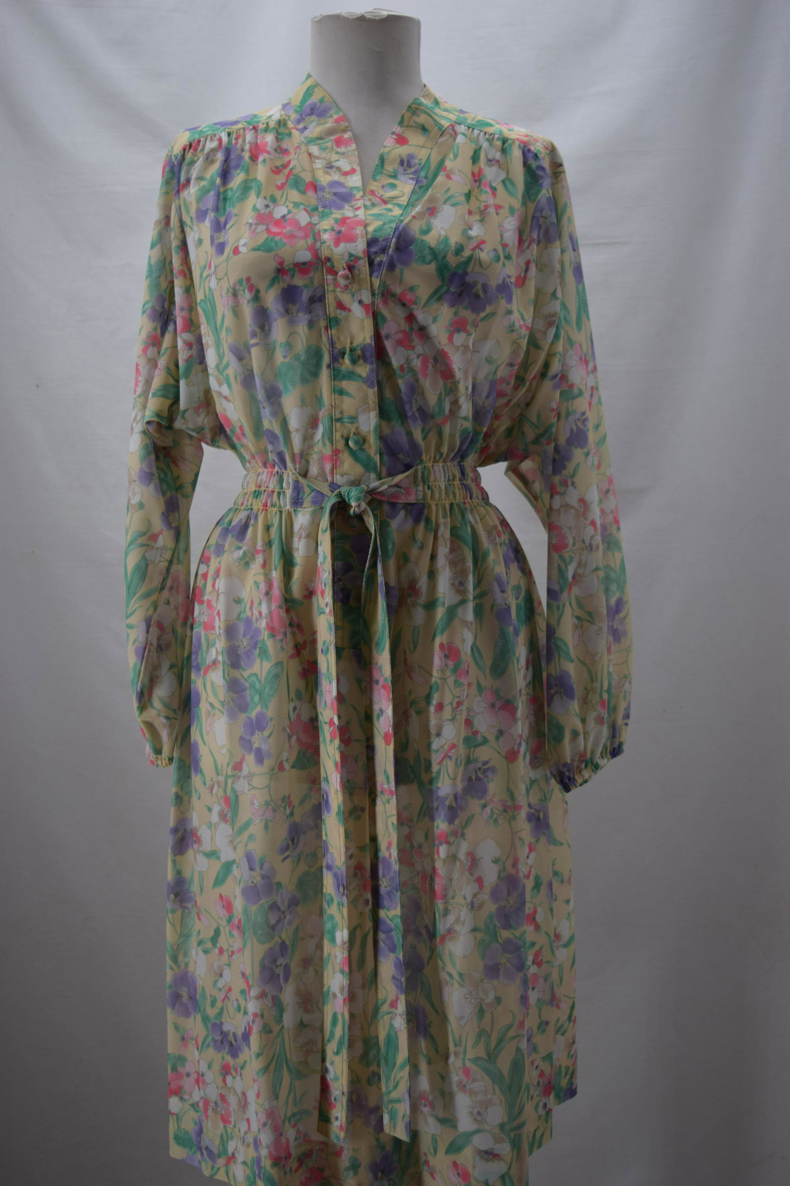 Vintage 1970's Leslie Fay Floral Poly Batwing Dress: batwing sleeves, button front, smocked elastic waist, approx. 36 bust, 26 waist, good condition