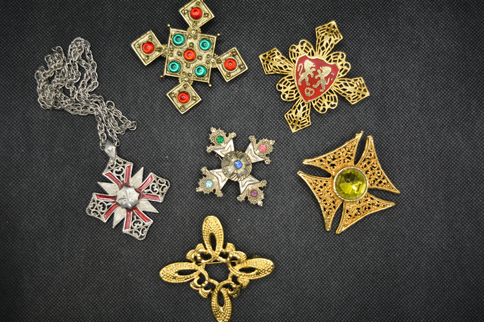 Vintage Medallion Pin/Brooch Lot with Necklace (1 of 4)