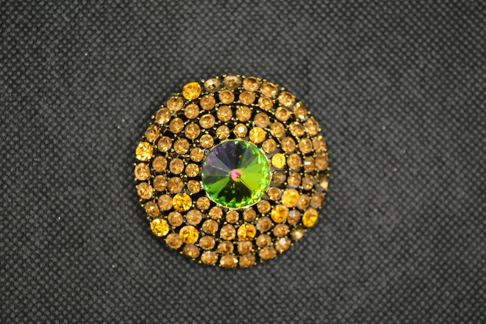 Vintage WEISS Brooch with original tag (1 of 4)