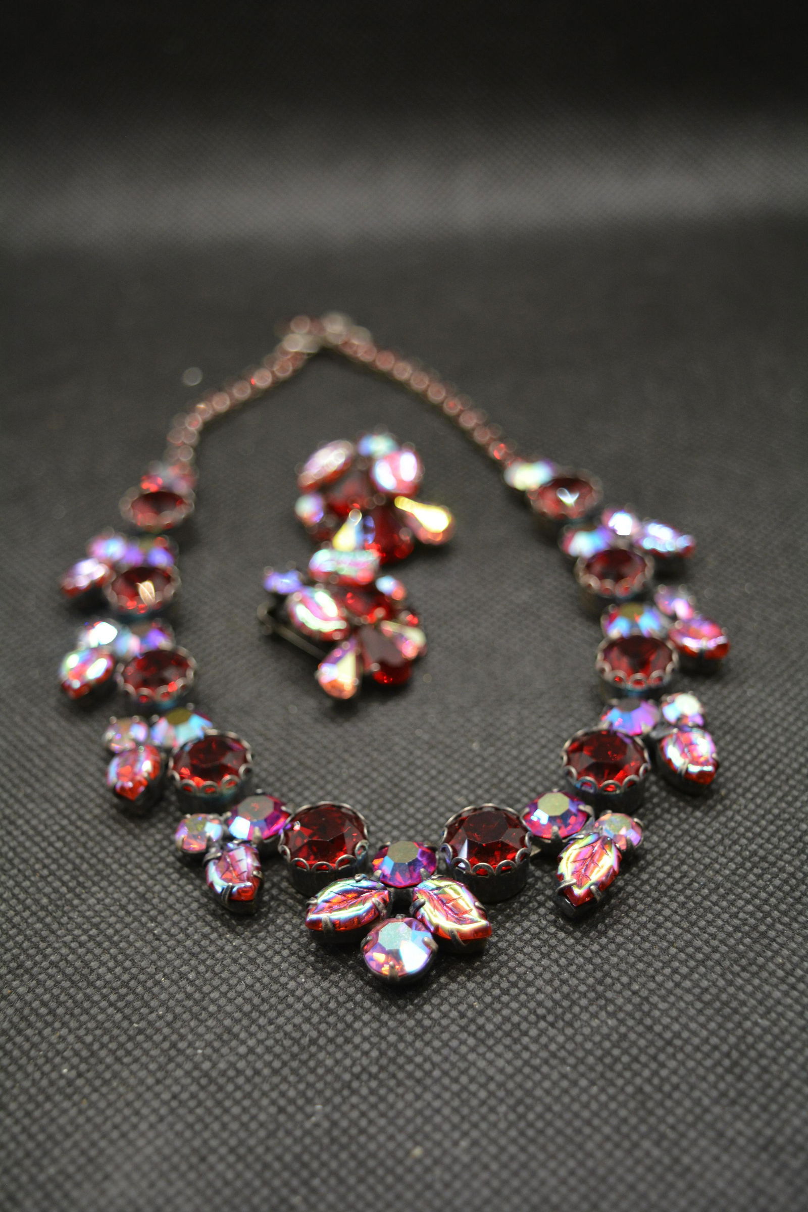 Stunning Vintage REGENCY Red Stone Necklace (1 of 3)