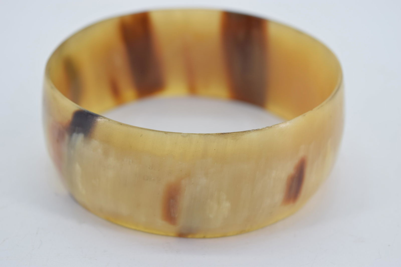 Vintage Extra Large Shell/Horn Bangle Bracelet (1 of 2)