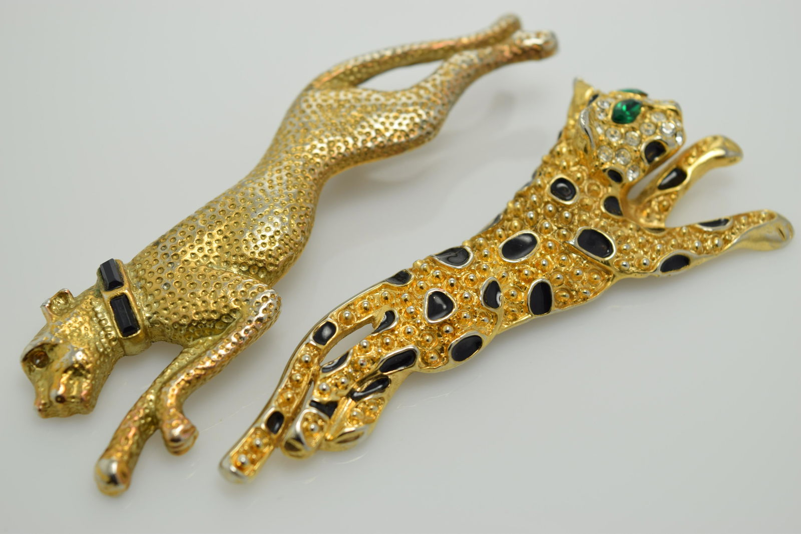 Lot of 2 Vintage Leopard Brooches (1 of 5)