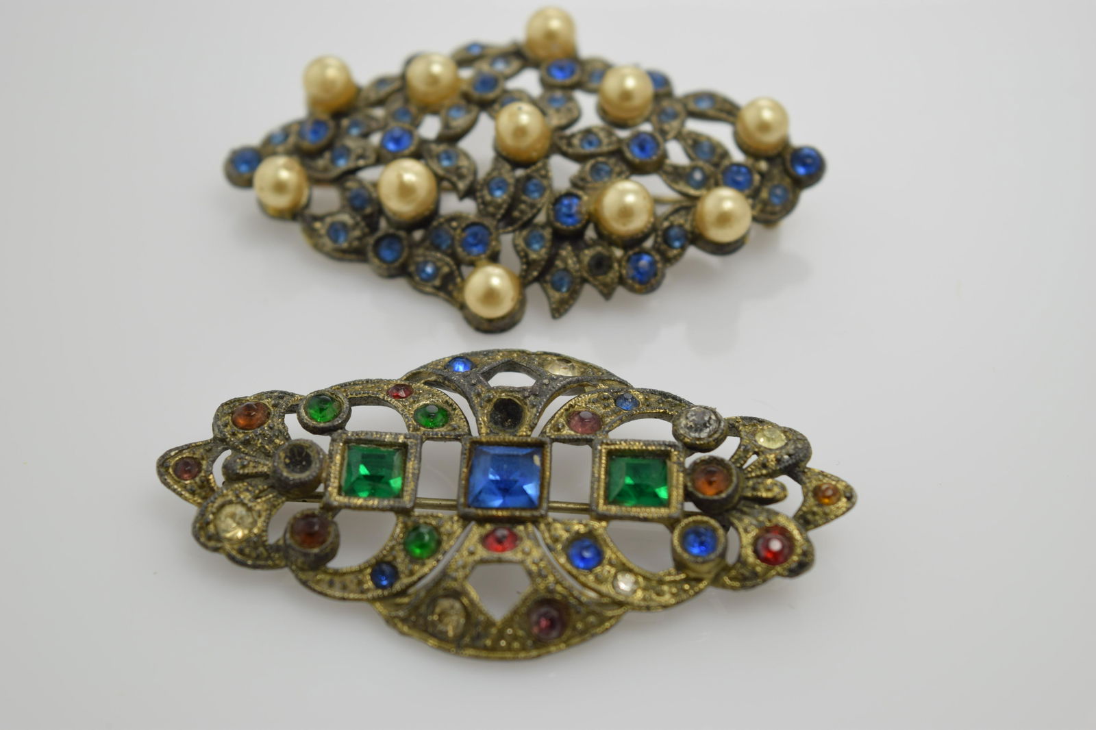 Lot of 2 Art Deco Colored Rhinestone Brooches (1 of 3)