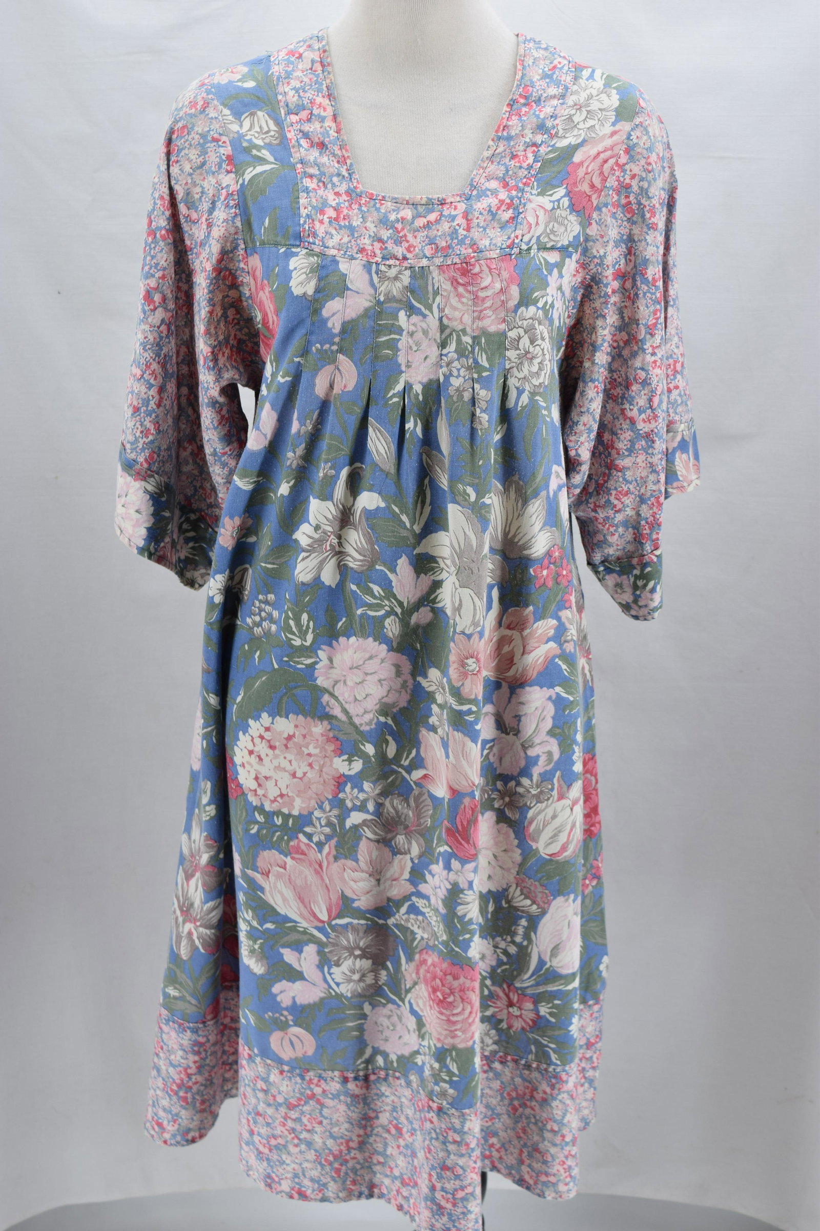 Vintage 1970's SHARONS WORLD Floral Caftan: coordinating floral fabric, half sleeves, approx. 40 bust, waist 50, some slight pilling