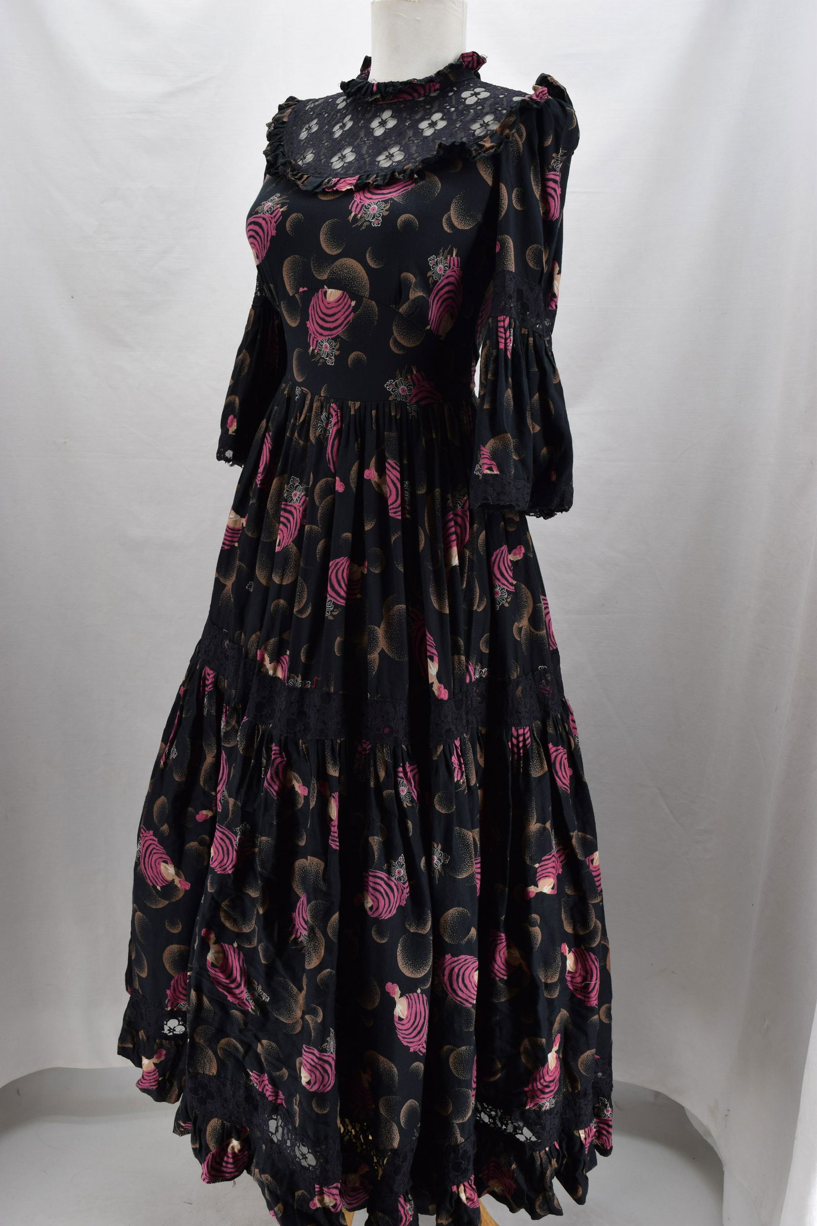 Vintage 1970's Bohemian Erte' Deco Lady Motif Print: ruffled collar insert lace yoke, short Angel Sleeves, with lace insert, wide band at waist attached ties at back, full gathered skirt with insert lace and ruffled insert lace hem, fabulous Erte' style