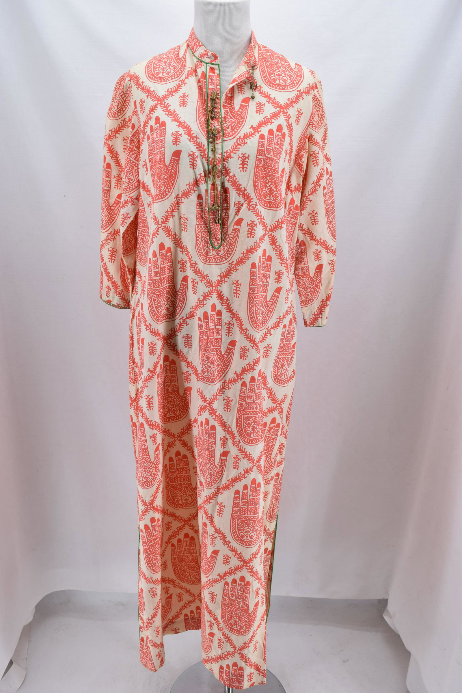 Vintage 1960's Hand Made in India SONA BOSTON Hippie: great hand print with 3/4 sleeves, Brass tassel bug buttons, Beatles Hippie Style, chest 34