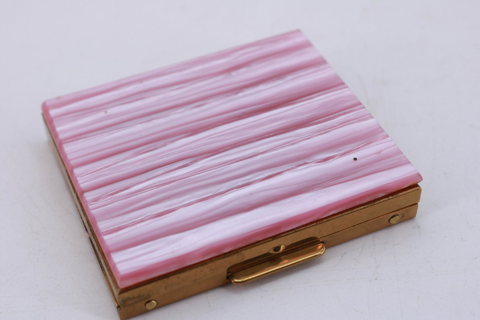 Vintage Pink Lucite Powder Compact, S.F. Co, Fifth: never used compact with pink lucite top, approx. 2 3/4 inches