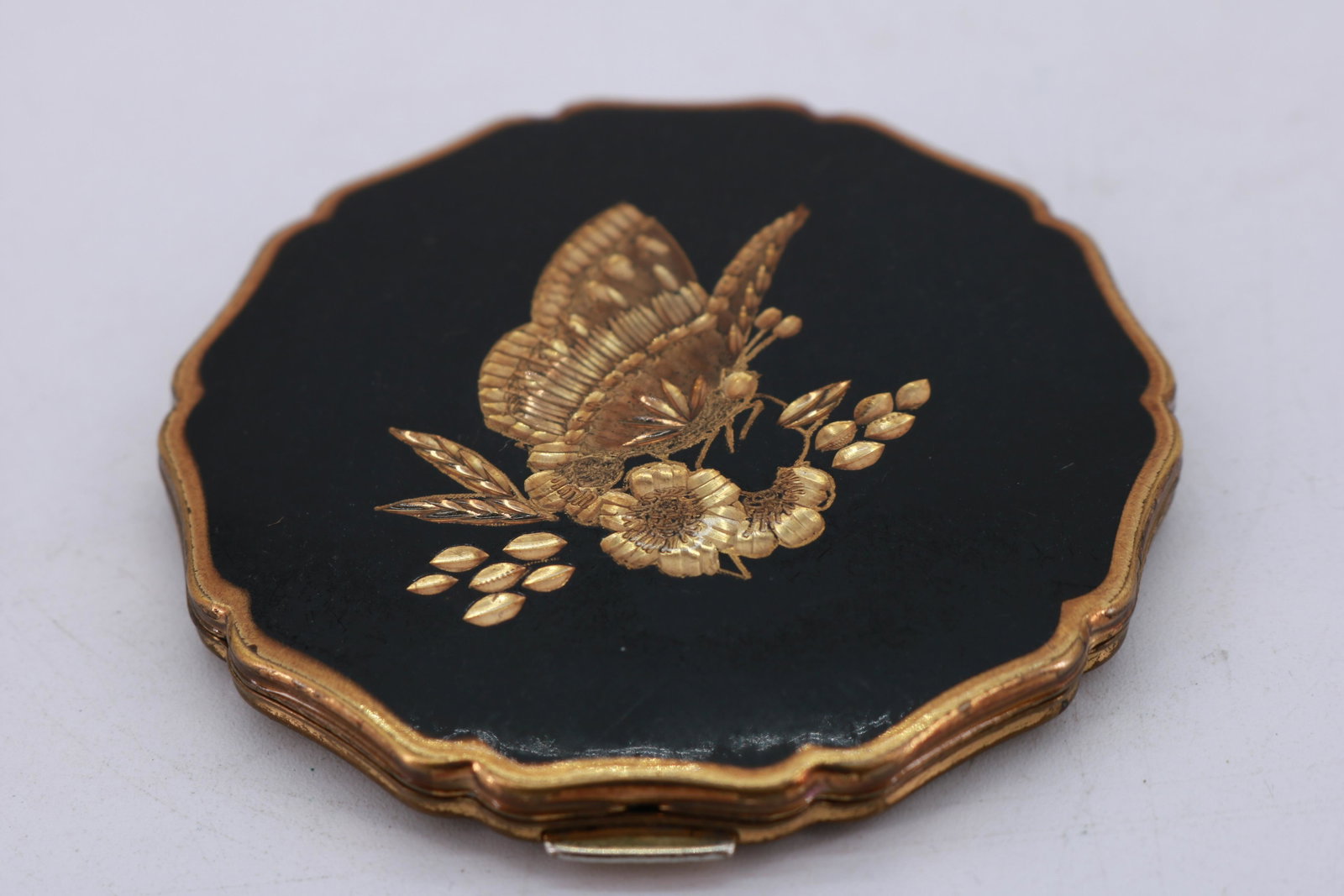 Vintage Stratton England Powder Compact with Etched: beautiful butterfly top, approx. 3 inches