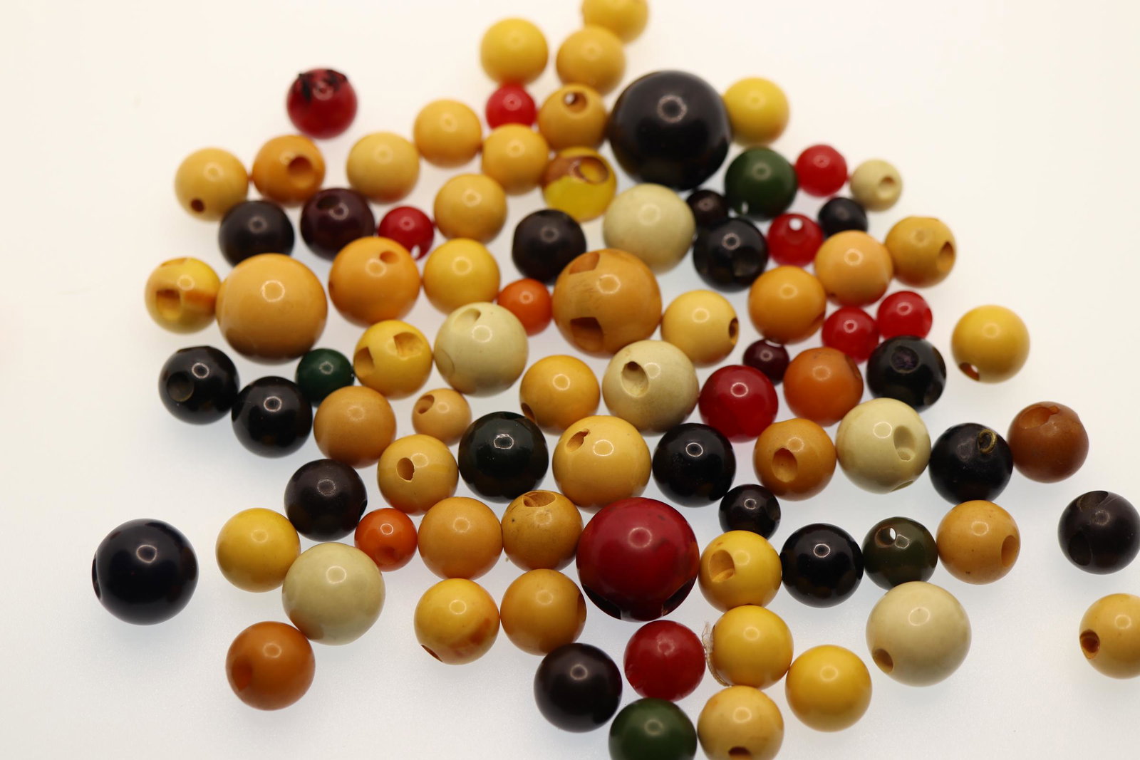 Lot of 80 plus Bakelite Ball Buttons, 1940's: 1/4 to 3/4 assorted colors