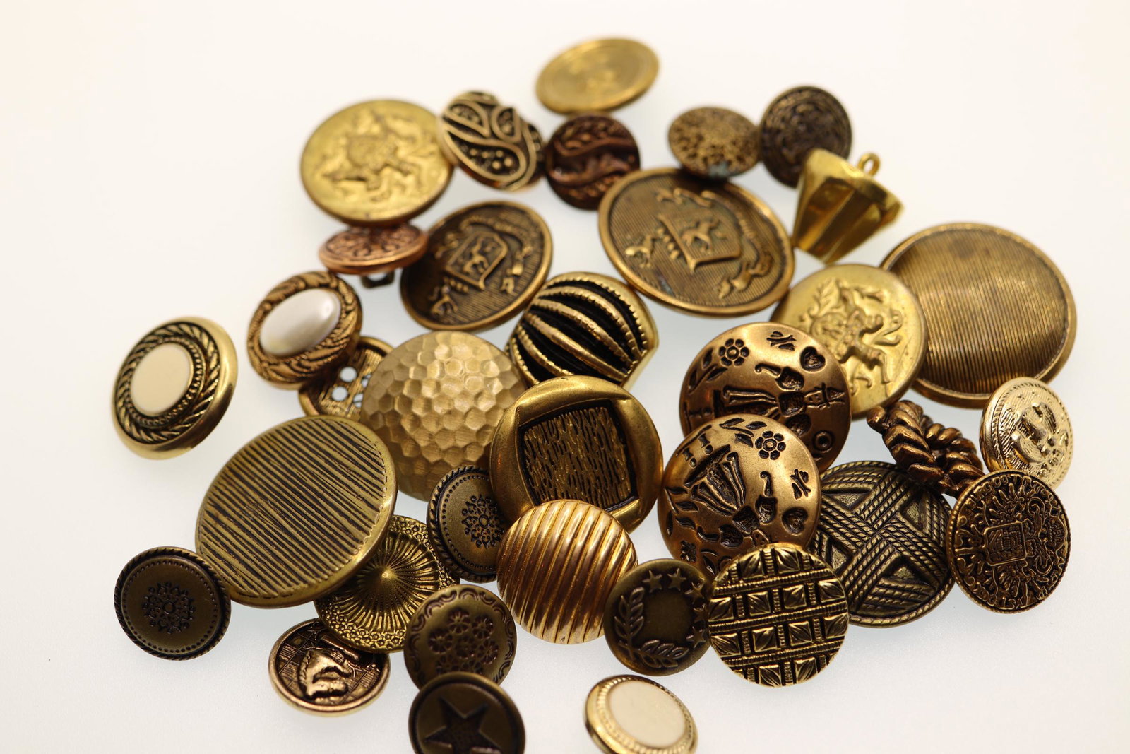 1960-70's Mixed Gold Tone Buttons, 35: lot of 35 buttons, 5/8-1 inch