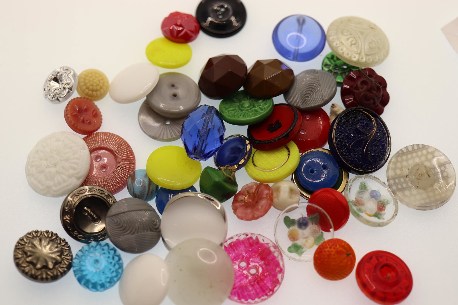 Lot of 46 European & American Glass Buttons, 1930-50's: nice mixed lot, 3/8-7/8 inch