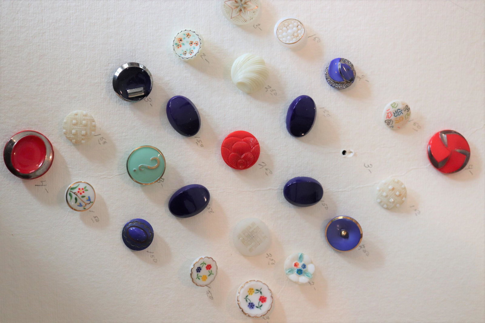 Lot of 23 Vintage Glass Buttons, Deco to 50's: Swartz sticker, question mark, hand painted and other, approx. 5/8 to 1 inch