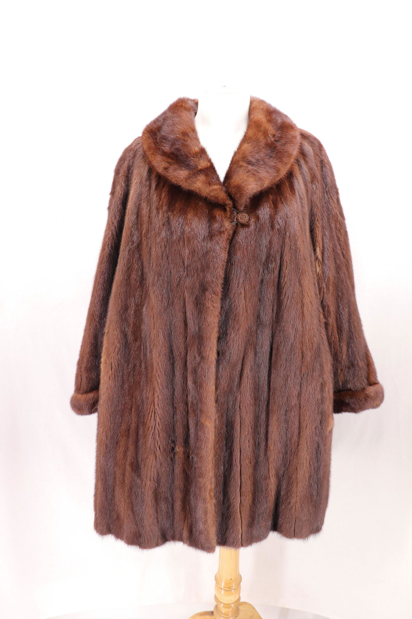 Vintage 1960's Mink Fur Coat, by Tailored Woman: shawl collar one button 3/4 sleeve with rolled cuff, fur in great soft condition but lining needs to be replaced, bust 50
