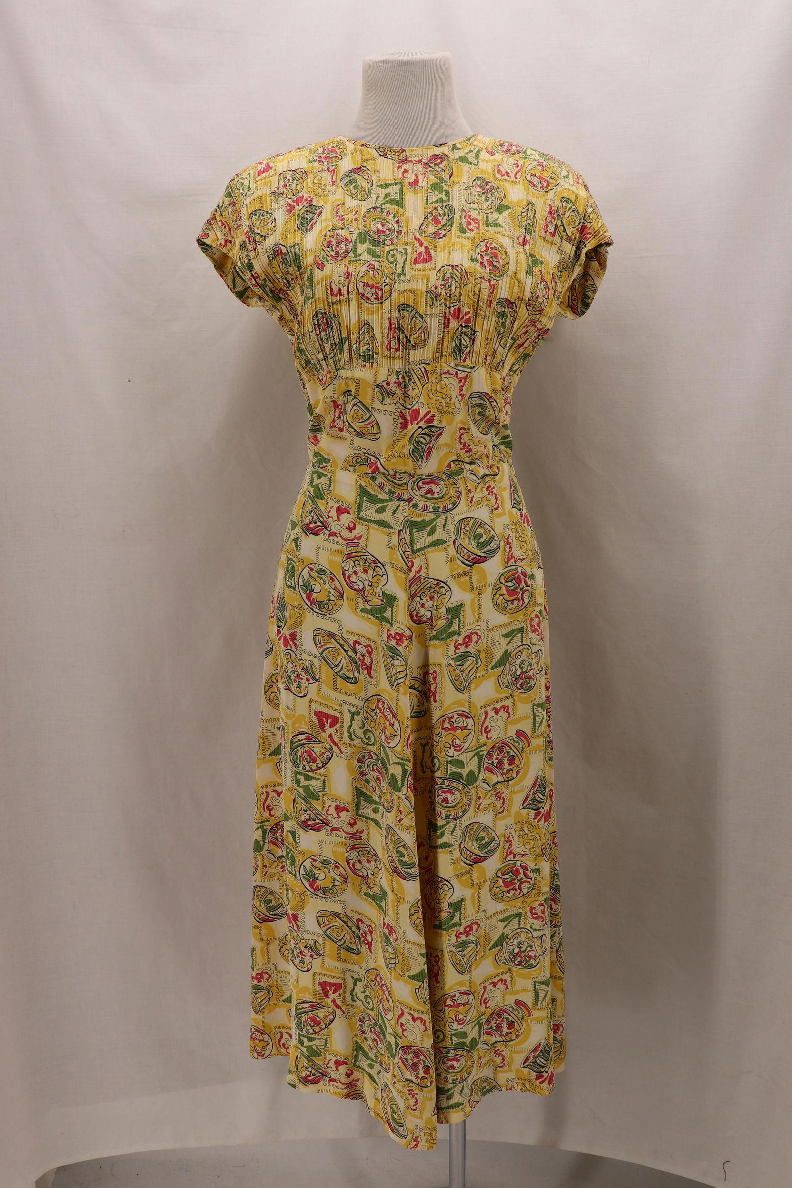Vintage 1940's CLAIRE TIFFANY Rayon Novelty Print Dress (1 of 8)