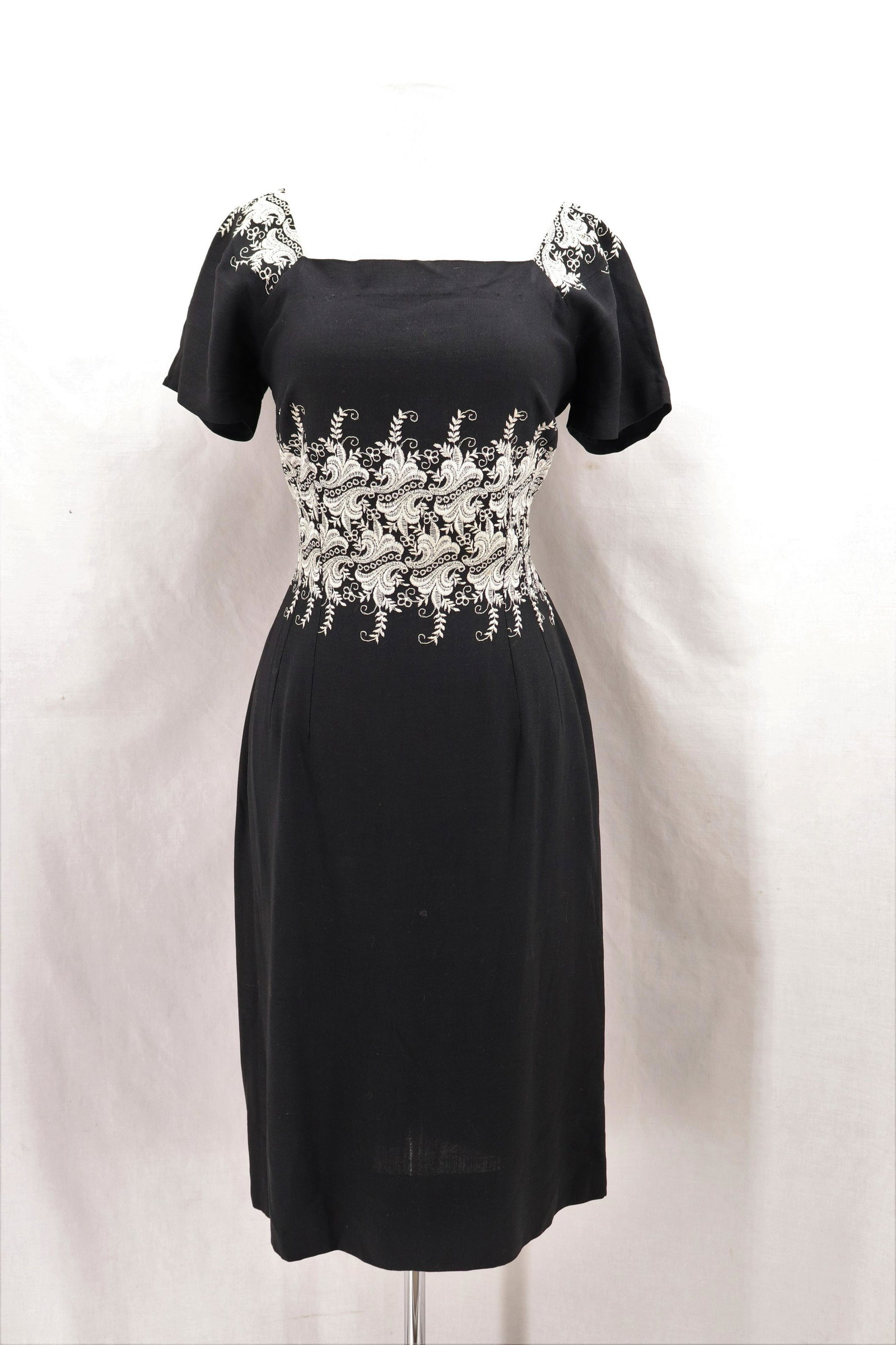 Vintage 1950's LILLI DIAMOND Embroidered Wiggle Dress: Cap sleeves, square neck, embroidered at shoulders and waist, back zipper, bust 38, waist 33, hips 42, good condition