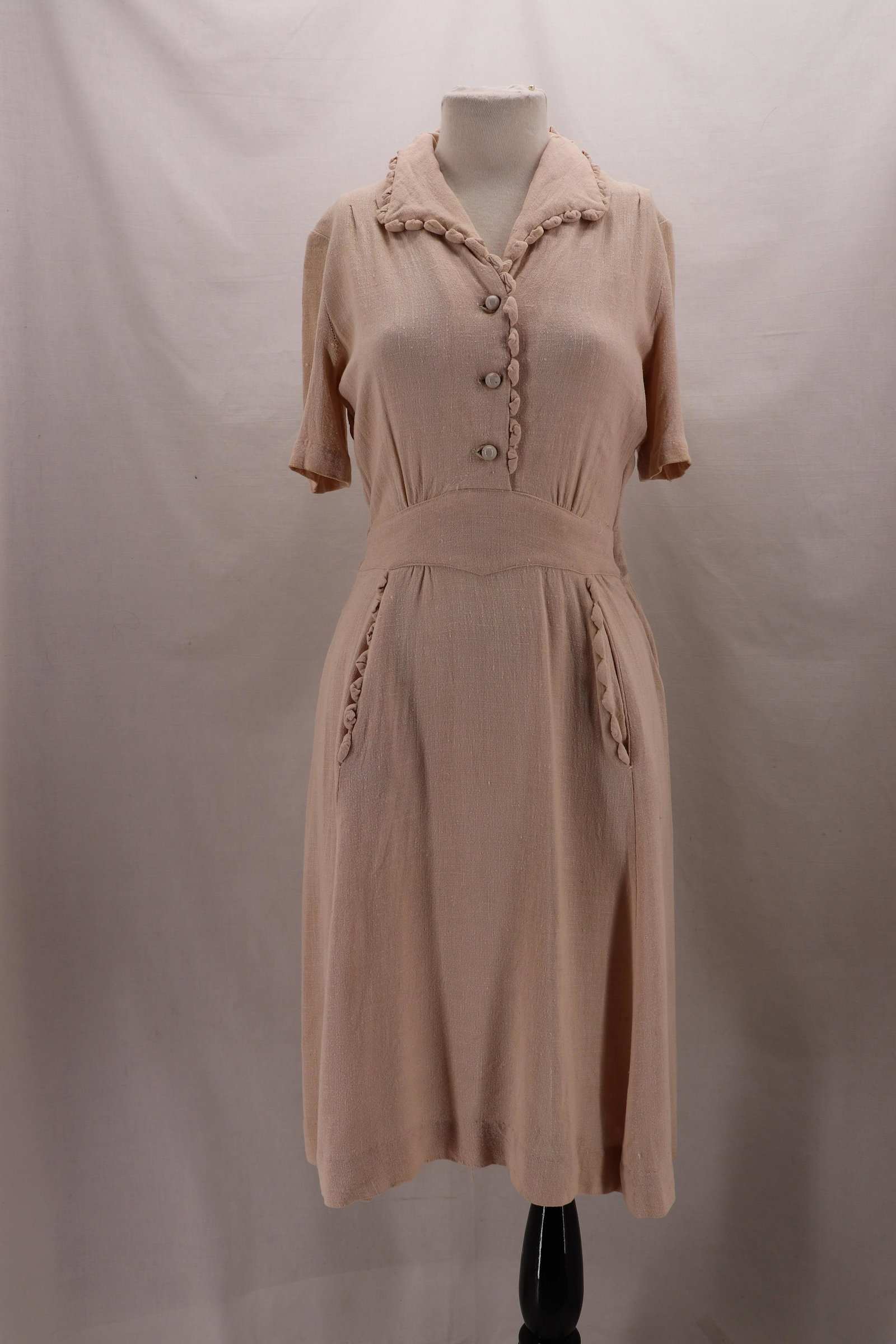 Vintage 1940's JANE ENGEL, NY, Linen Classic Office: short sleeves wing collar, button front, side metal zipper, skirt has front pockets with trim, bust 34, waist 24, hips 38, under arm seam repair needed, good condition