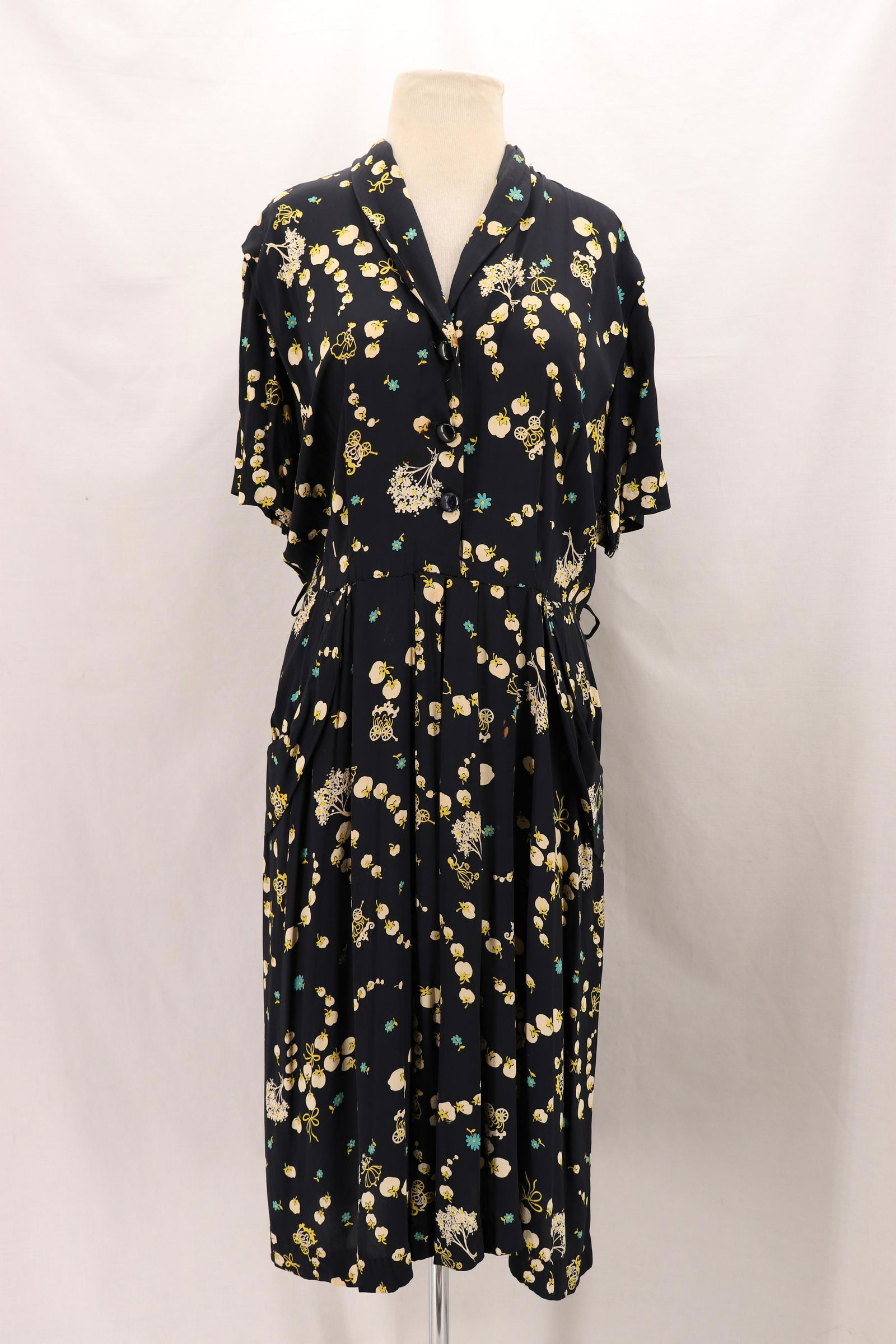 Vintage 1950's Rayon Novelty Print Dress (1 of 7)