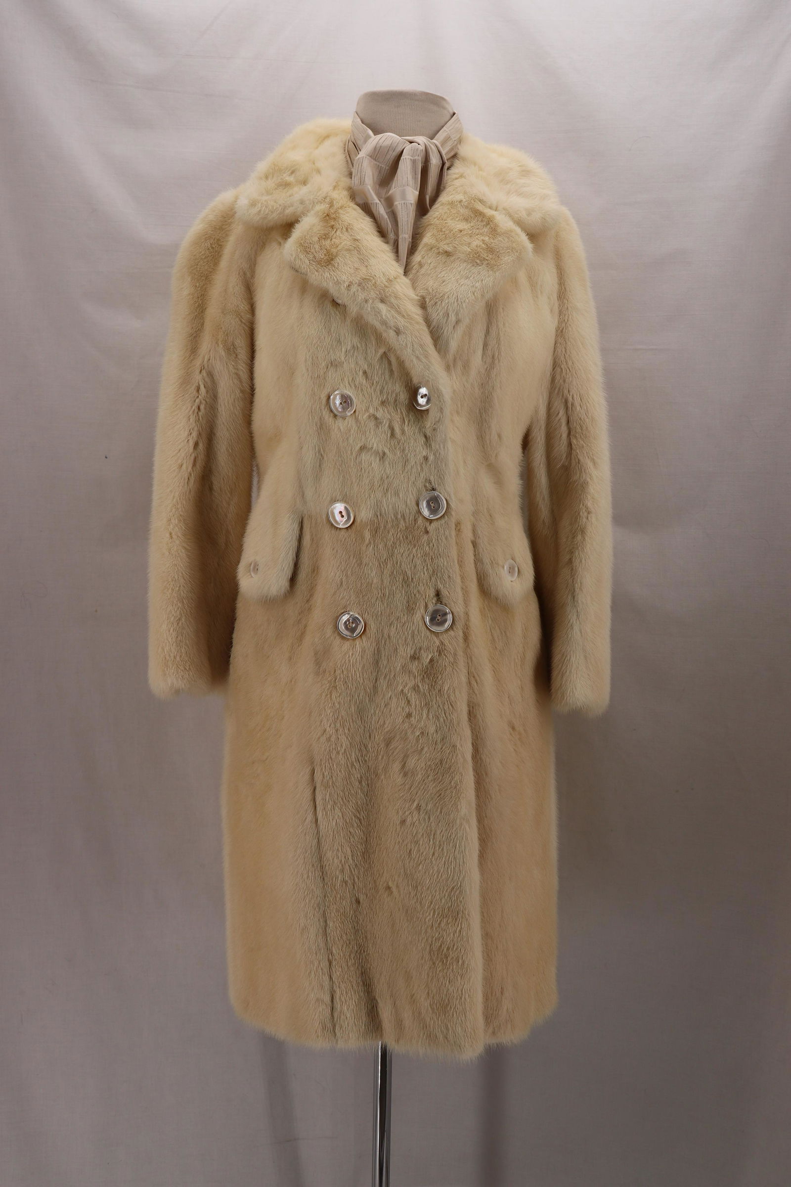 Vintage 1960's GUNTHER FURS, Blond Mink Coat: double breasted, two lower front pockets, one still stitched closed, they have flap over with buttons, side slit pockets also, back button belt, beautiful lining with small spot at bottom inside, has