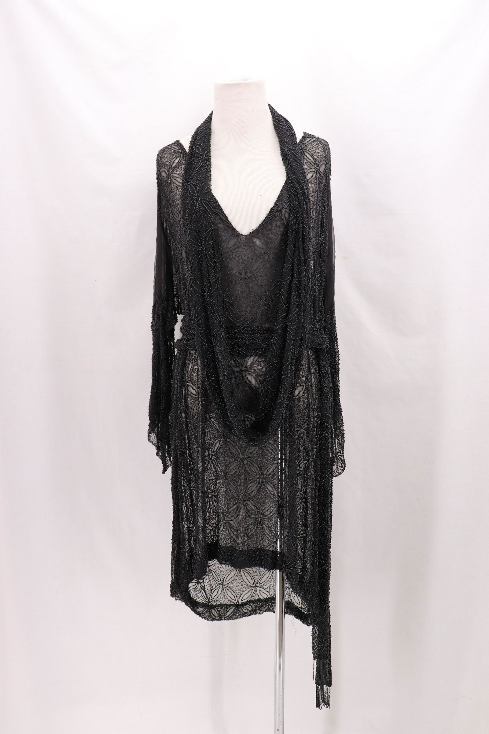 Vintage 1920's Black Beaded Flapper Dress (1 of 8)