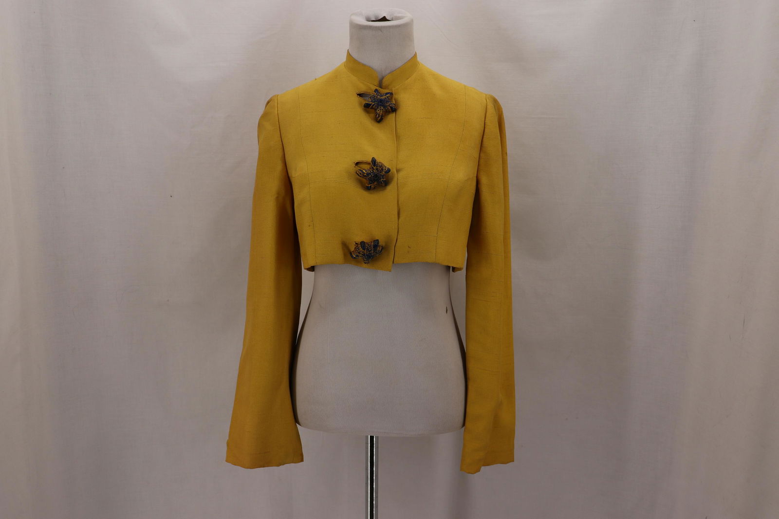 Vintage 1940's Silk Crop Jacket with Clay Buttons (1 of 12)