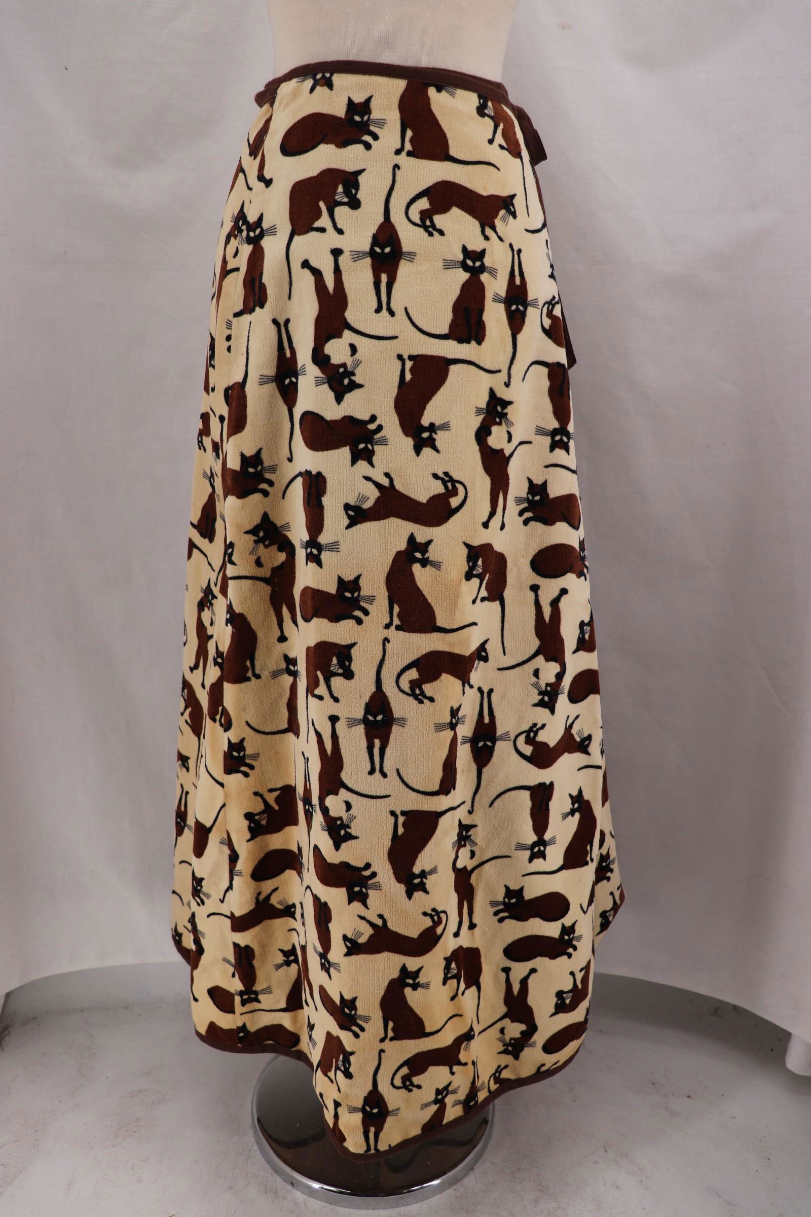 Vintage 1960's MEADOWBANK, Siamese Cat Velvet Maxi (1 of 8)