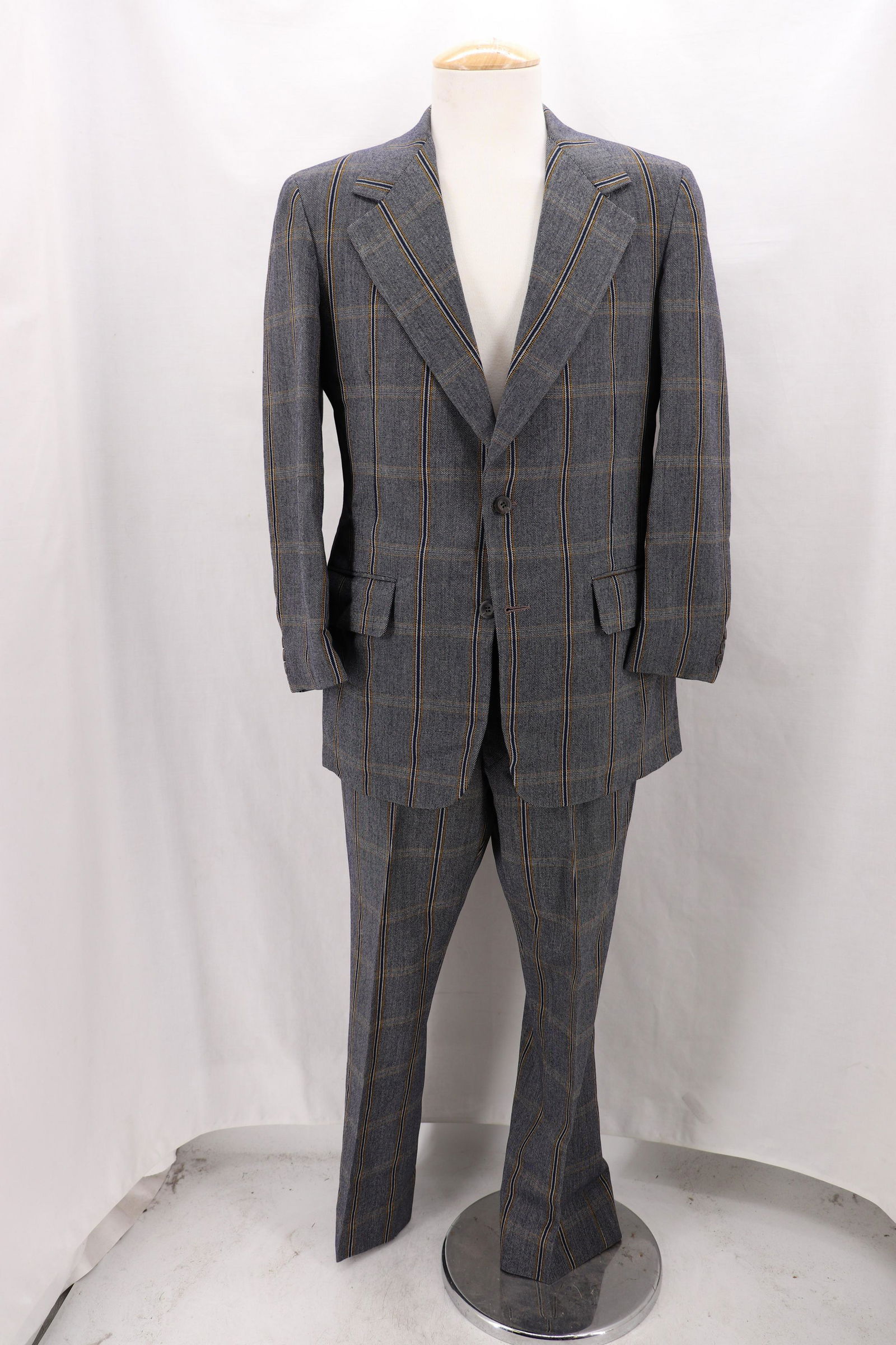 Vintage 1970's BILL BLASS Men's Plaid Wool Suit (1 of 15)