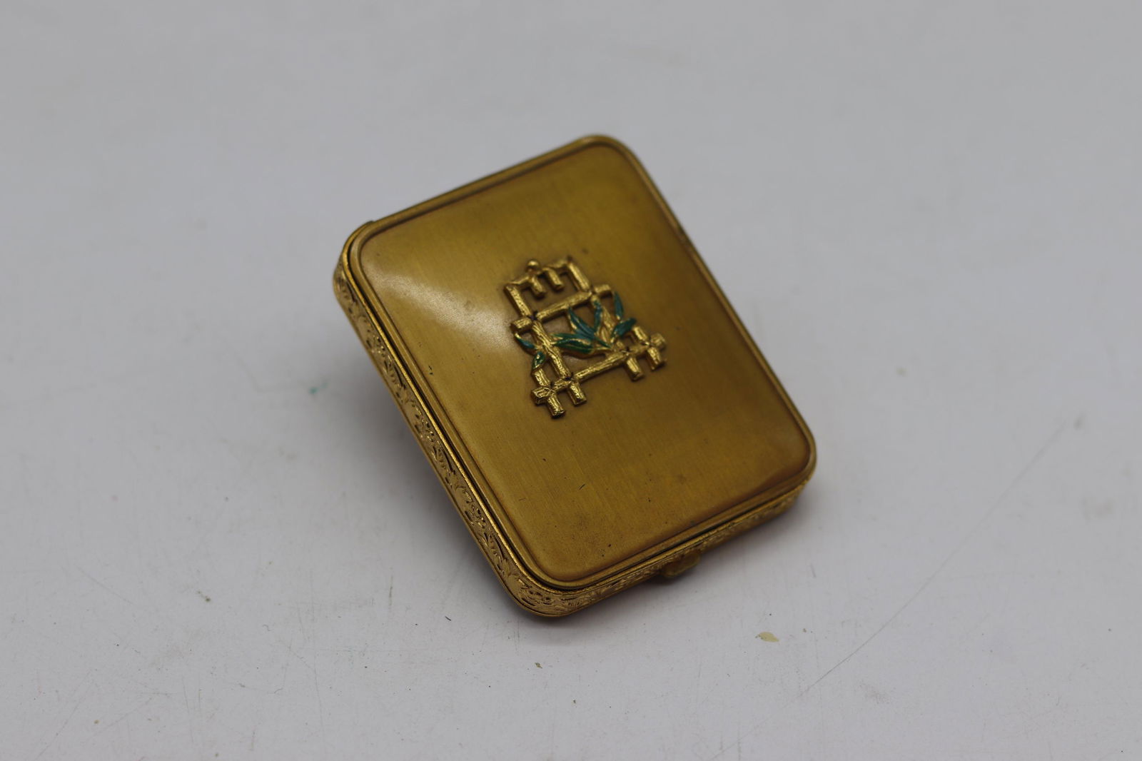 Vintage FOSTER Powder Compact: Asian leaf and bamboo design, brass tone metal, has some scratches