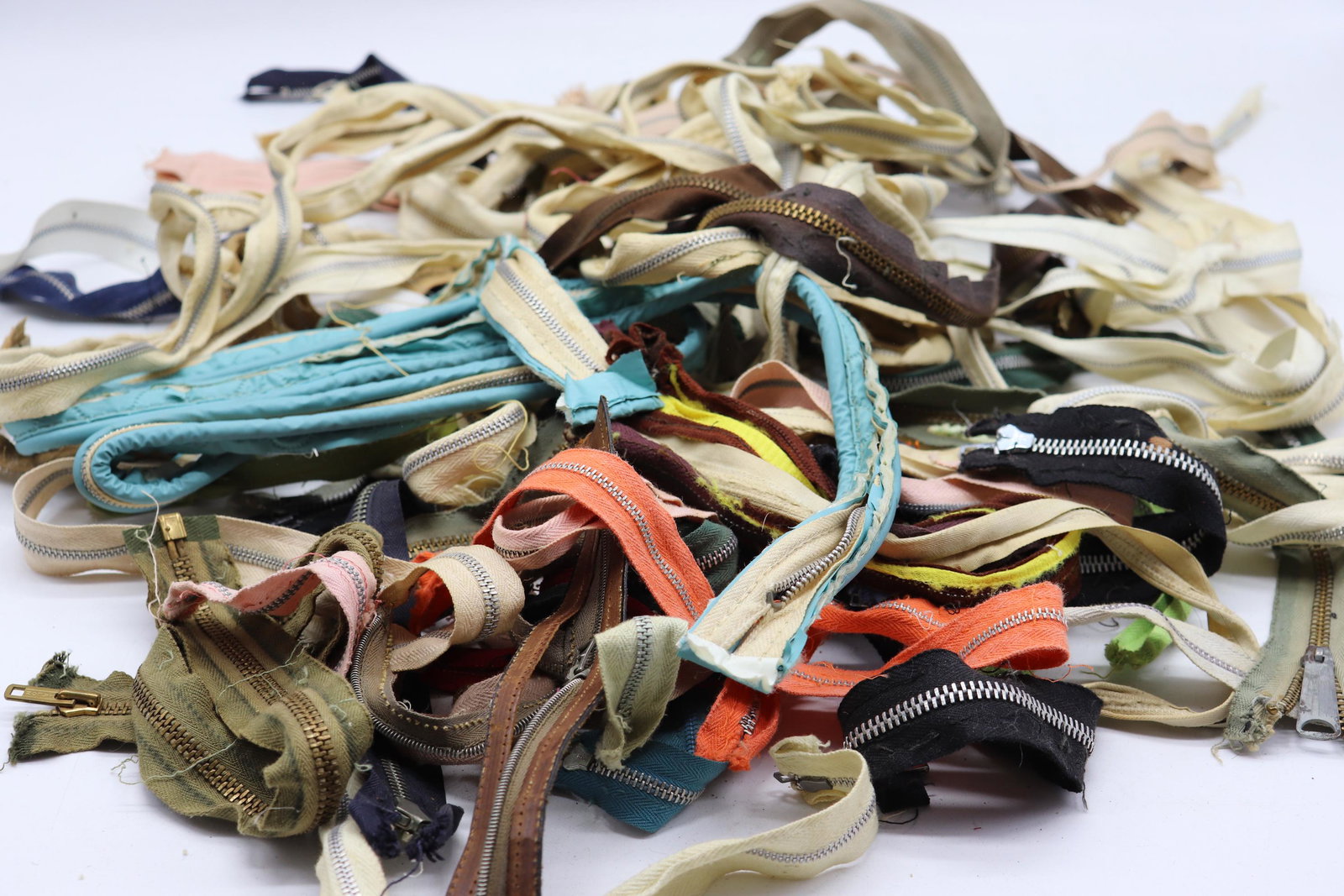 Lot of 62 Vintage Metal zippers: Lot of 62 vintage zippers. Excel, Baron, Talon, swift, simco, Seal, Nasco, and others