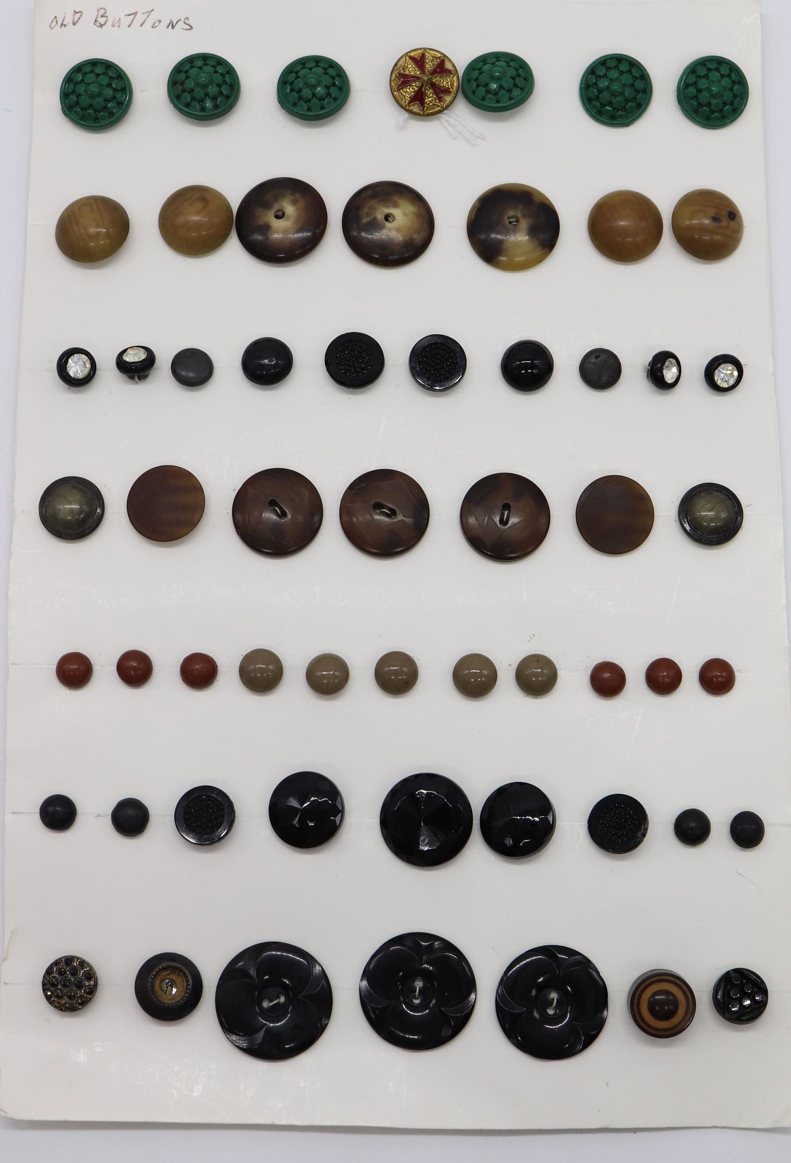 Lot of Vintage & Antique Buttons (1 of 6)