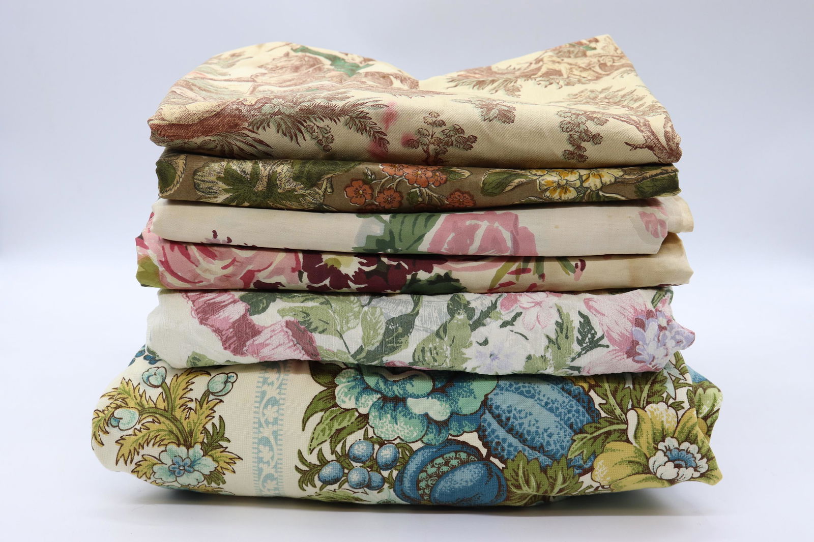 Lot of Vintage Fabric, Florals & Hunt Scene (1 of 19)