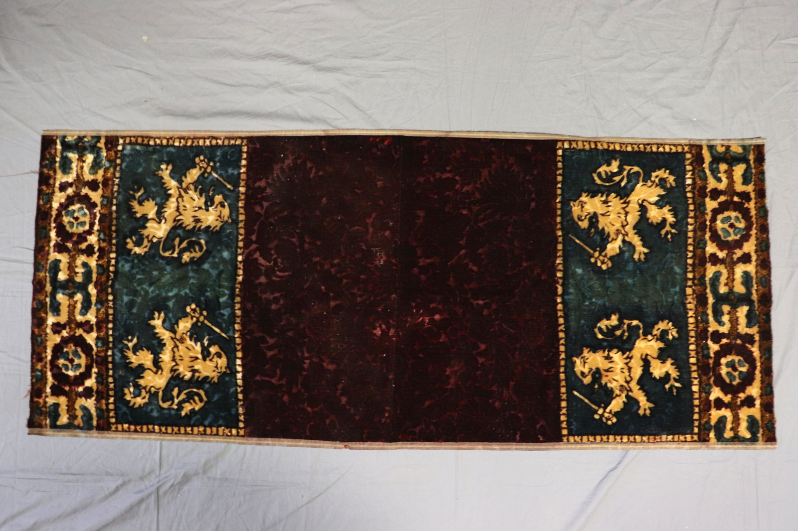 Victorian Velvet Runner/carpet with Lions (1 of 5)