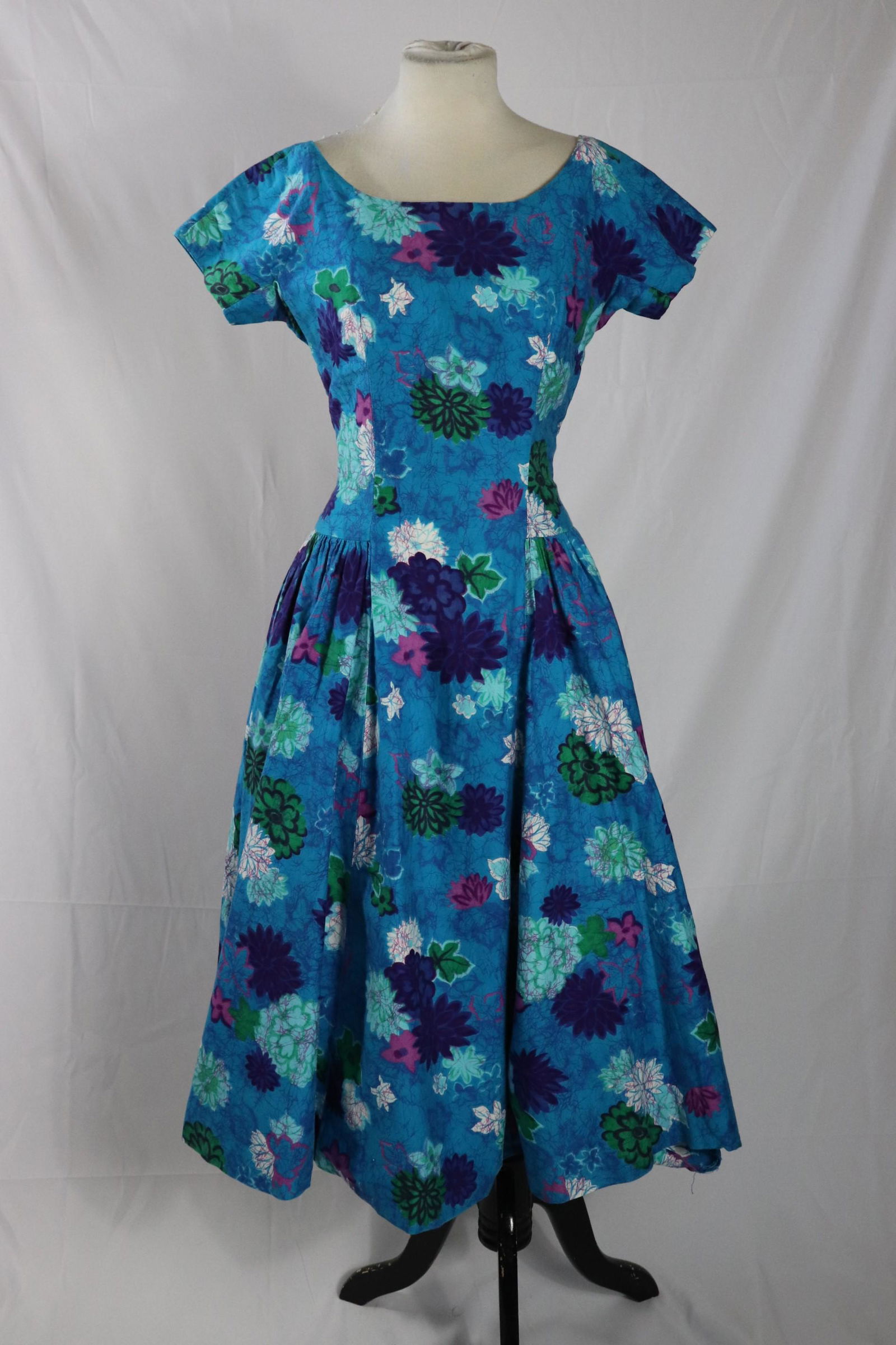 Vintage 1950's Cotton Hawaiian Floral Fit & Flare Party (1 of 12)