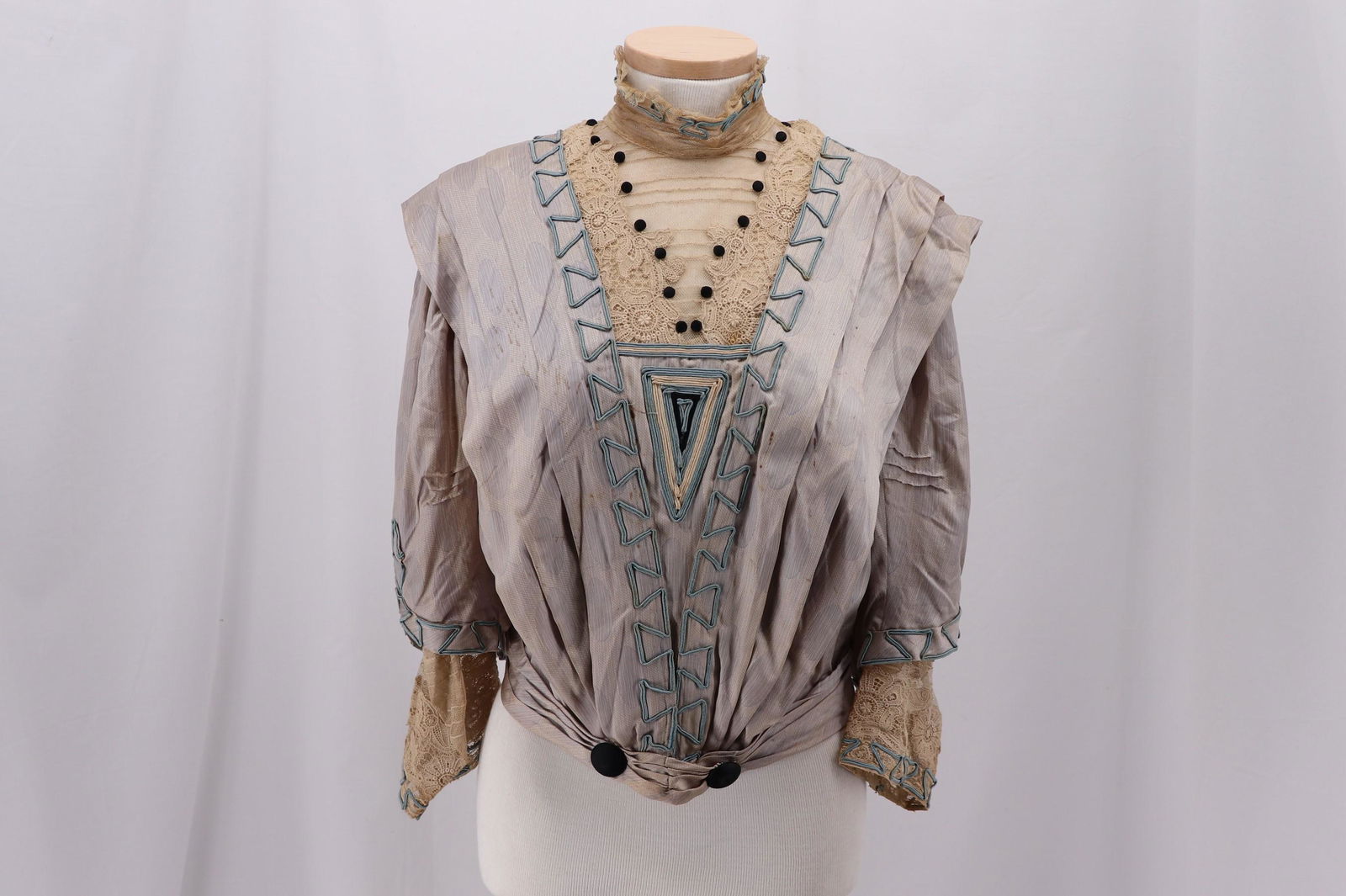 Antique 1900's Silk & Lace Bodice (1 of 17)