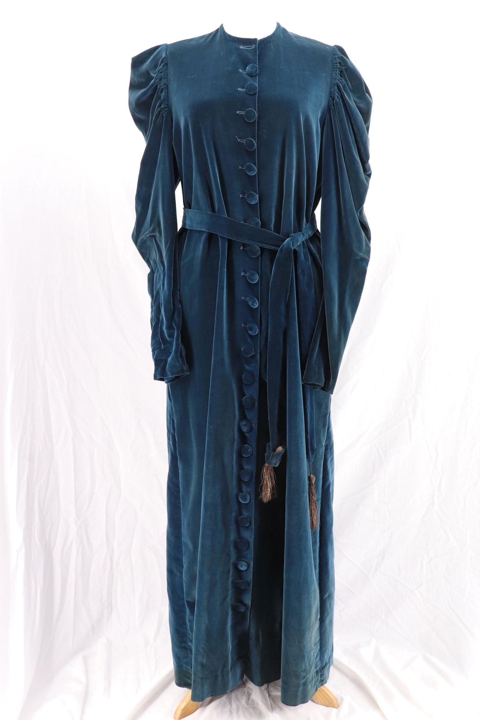 Antique Victorian Green Velvet House Gown (1 of 15)