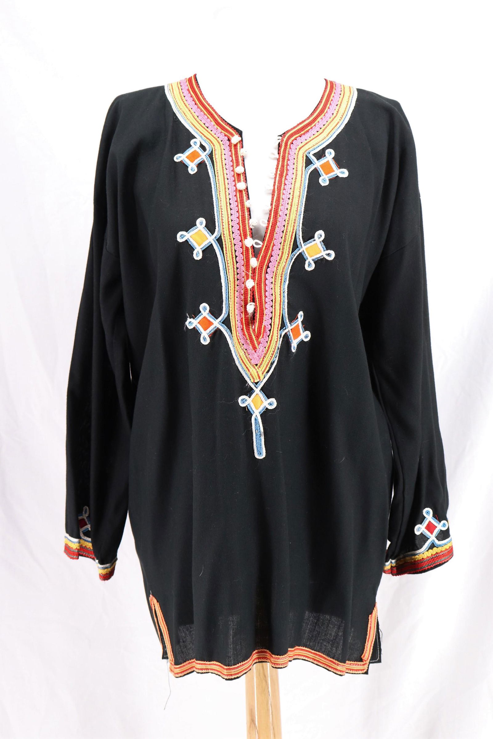 Vintage 1970's BOHO Top, Hand Applique Trim, Unisex (1 of 11)