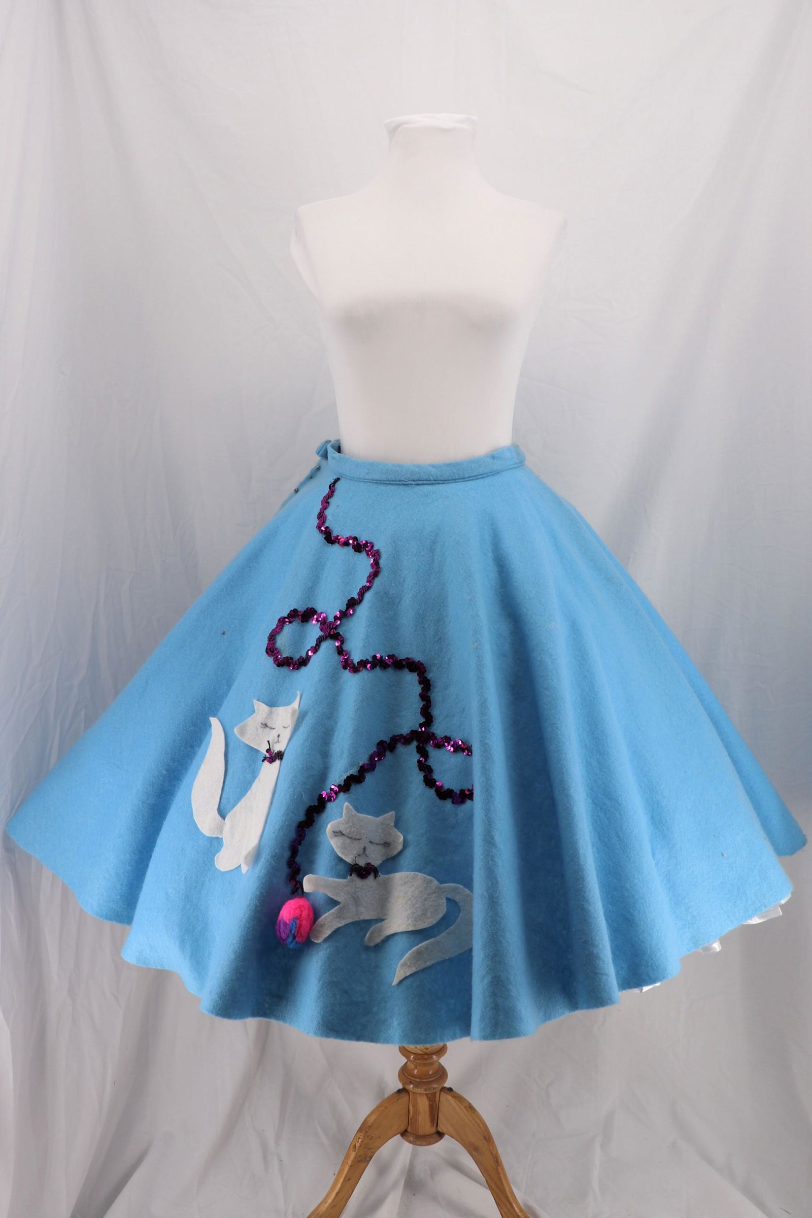 Vintage 1950's Felt Circle Skirt with Cats (1 of 12)