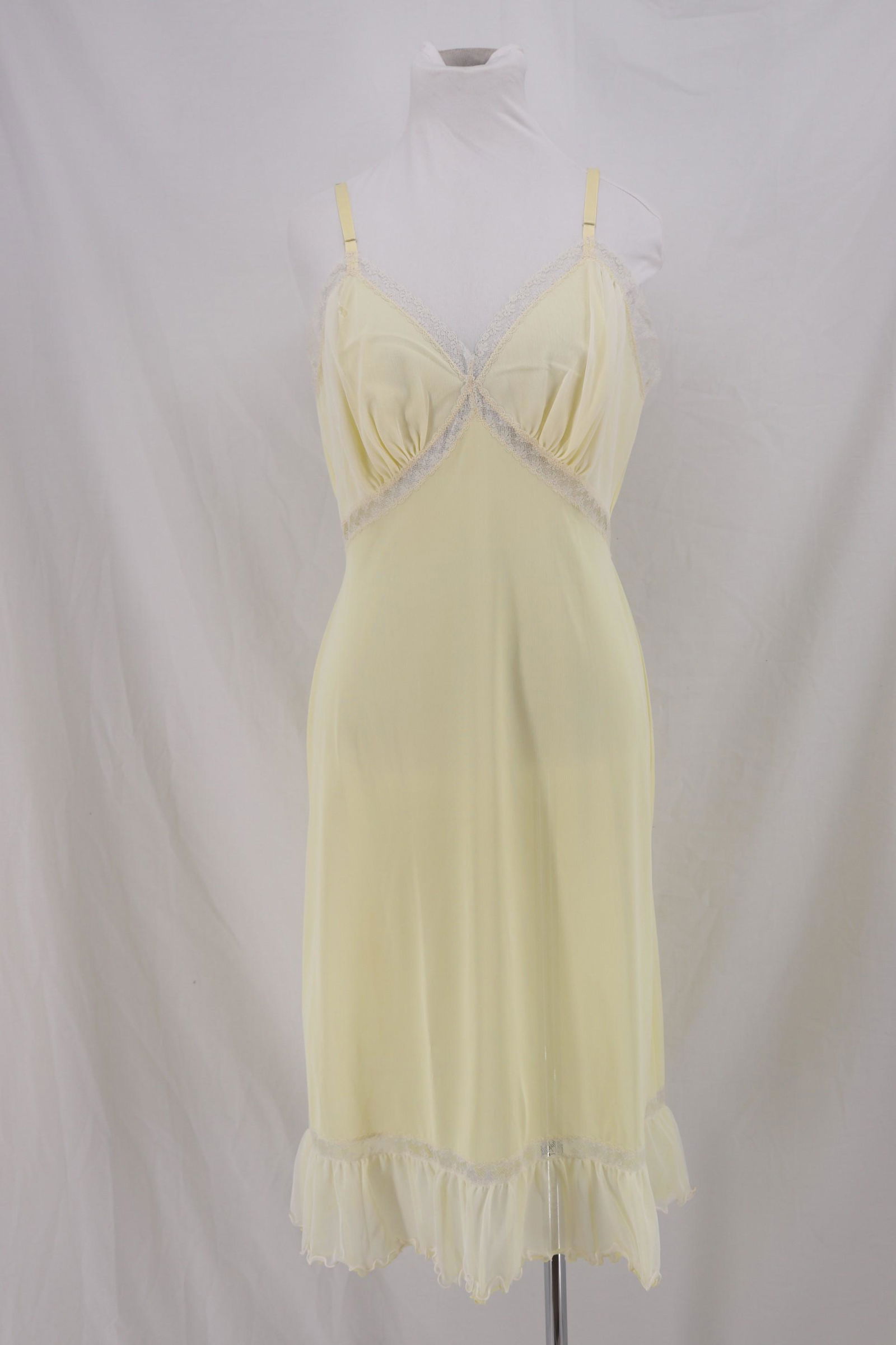Vintage 1950's SEAMPRUFE Yellow Nylon Slip Lounge Wear (1 of 13)