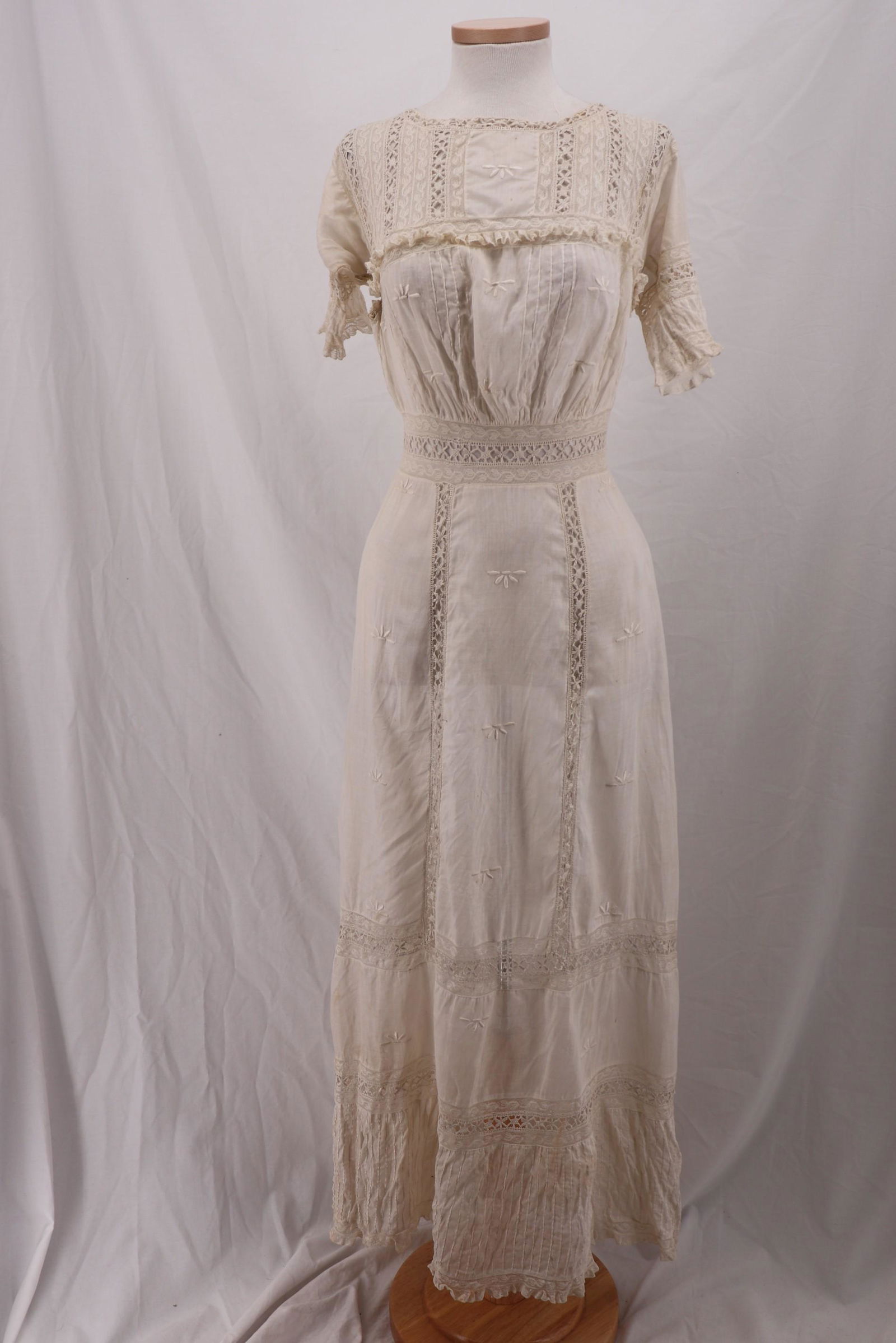 Vintage 1910's Cotton & Lace Tea Dress (1 of 20)