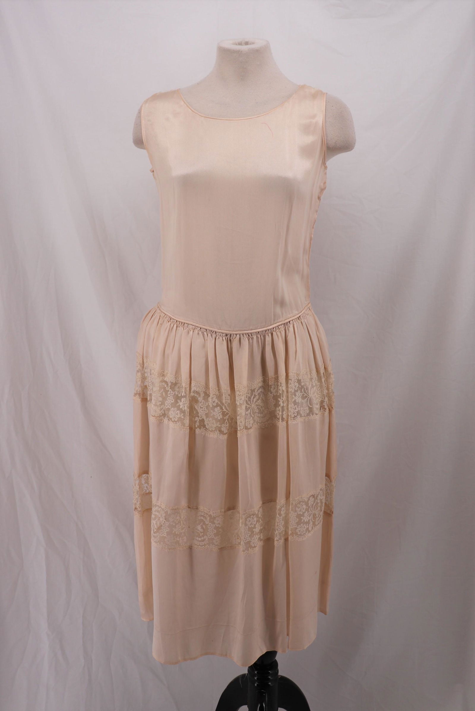 Vintage 1920's Silk & Lace Flapper Dress (1 of 20)