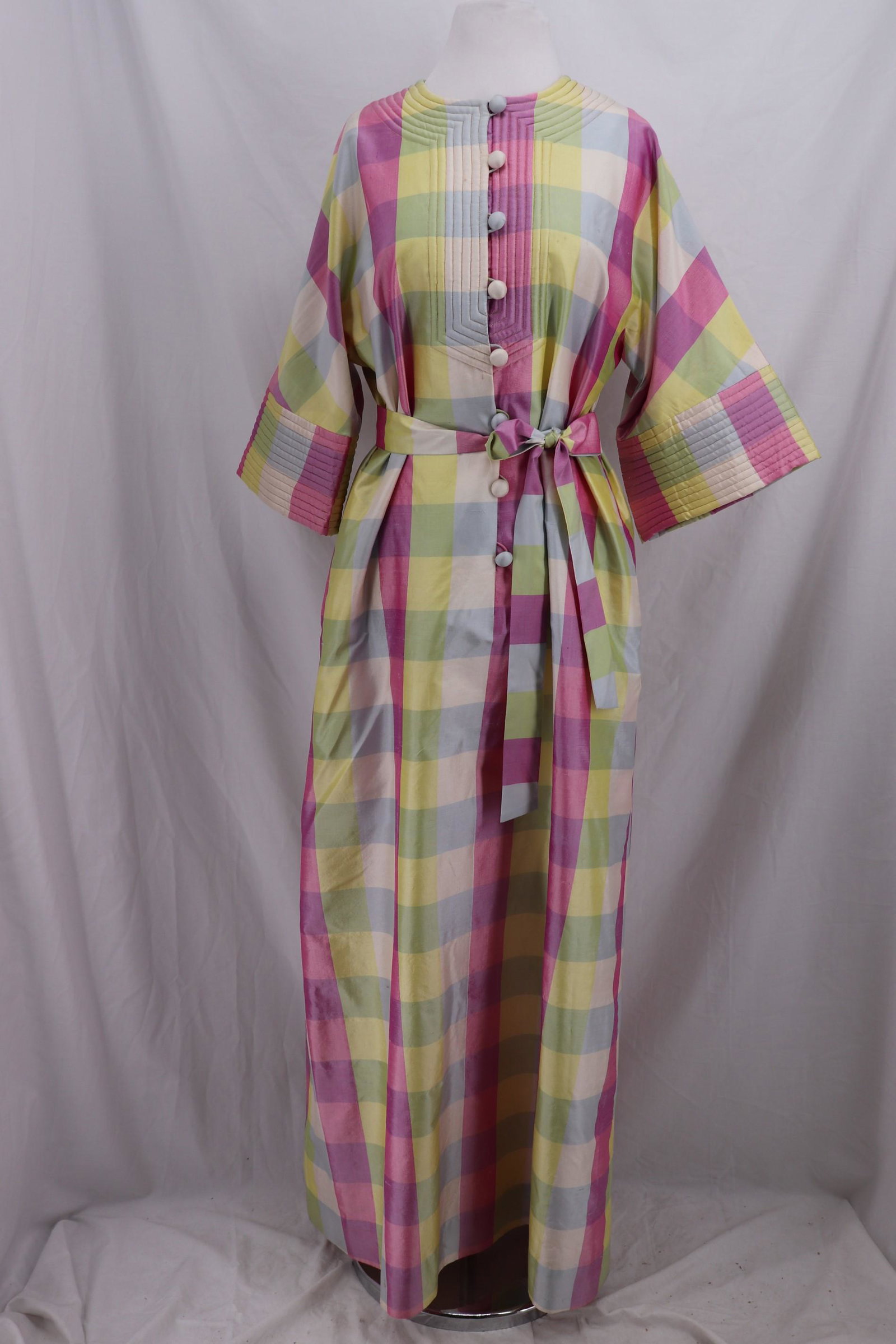Vintage 1980s CHOISY Silk Quilted Caftan Robe: Short dolman sleeves with quilted cuffs, quilted collar and bodice, button front, has deep side slit pockets, matching tie belt, approx. 42 bust, 44 waist. Has some pulls, very tiny stains, (see photo