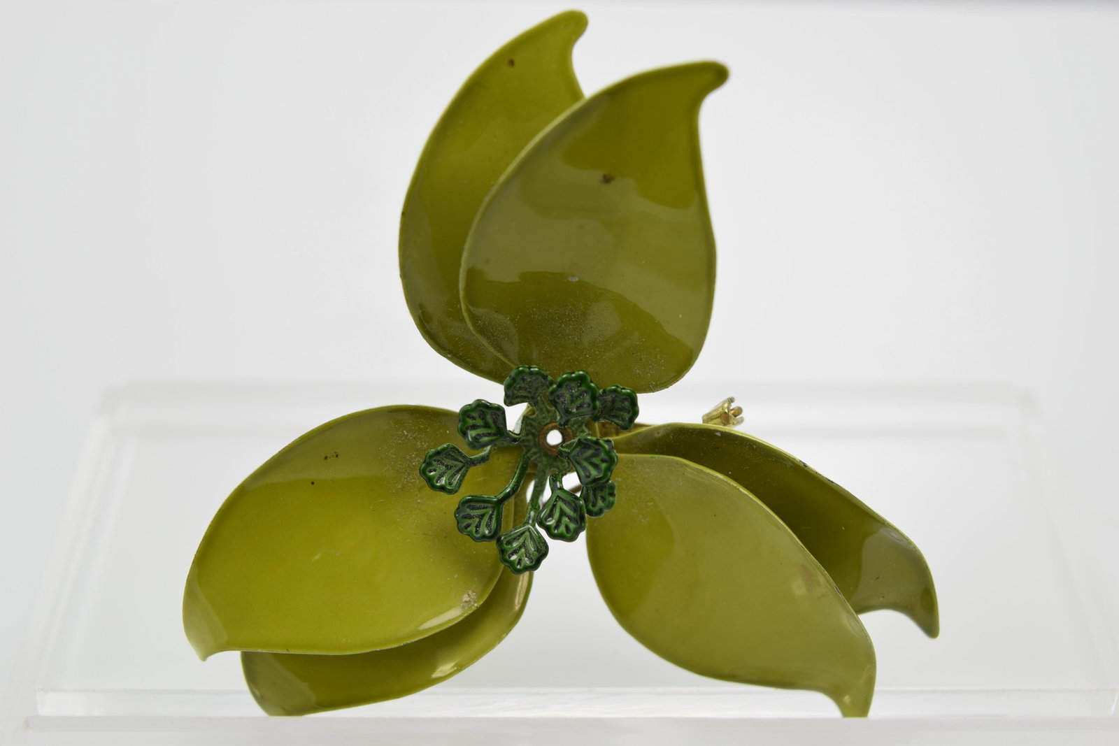 A 1960's green enamel flower pin.: An approx. 3" x 3" 1960's green enamel flower pin. It is in pre-owned condition.