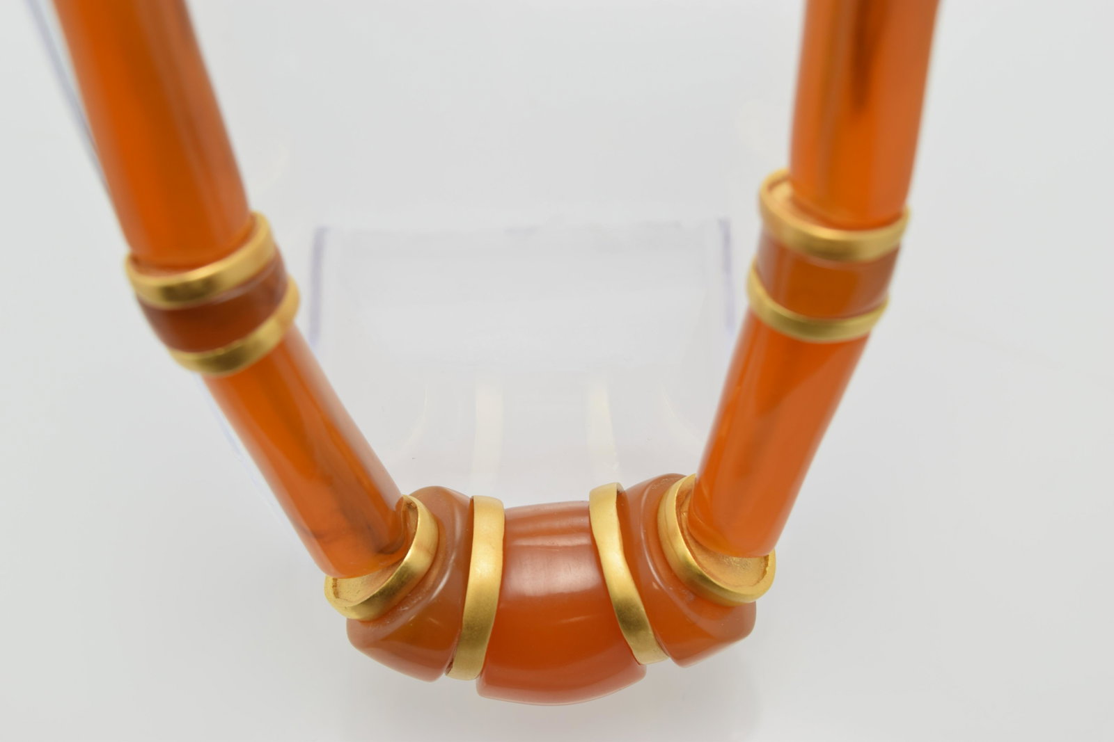 Liz Claiborne chunky necklace.: An approx. 19" Liz Clarborne chunky necklace made with large amber colored and gold tone metal beads. Has an "S" shaped clasp & Lci hang tag. In good condition.