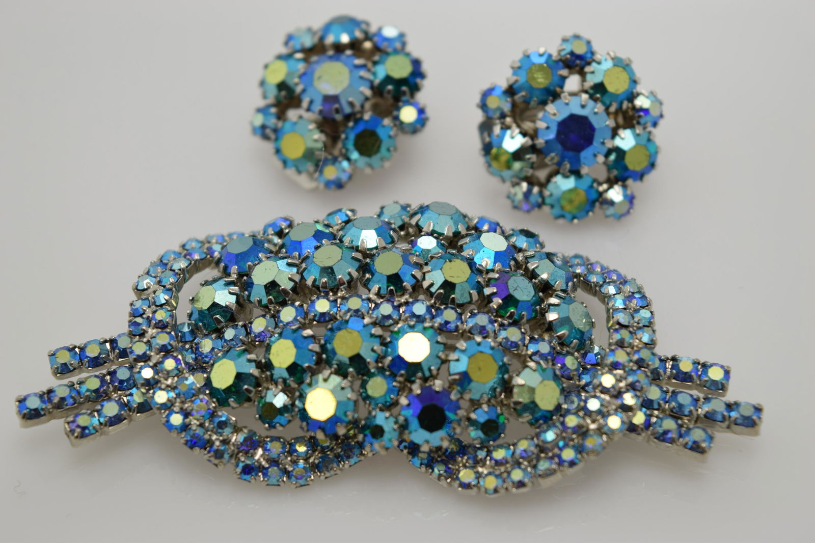 A blue aurora borealis pin and earring set. (1 of 3)
