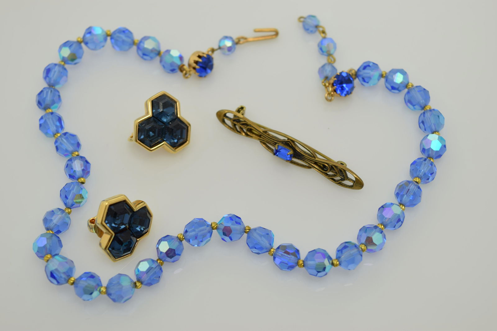 Lot of three pieces of jewelry with blue stones or (1 of 4)