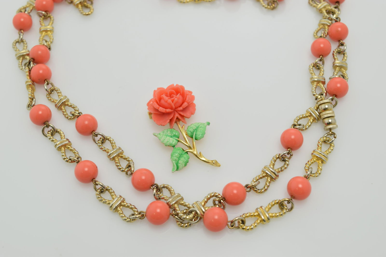 A lot of two pieces of faux coral jewelry. (1 of 5)