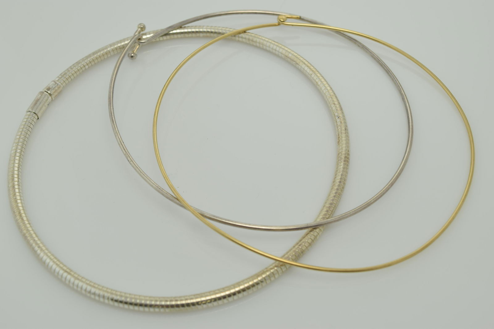 A lot of three vintage choker style necklaces. (1 of 2)