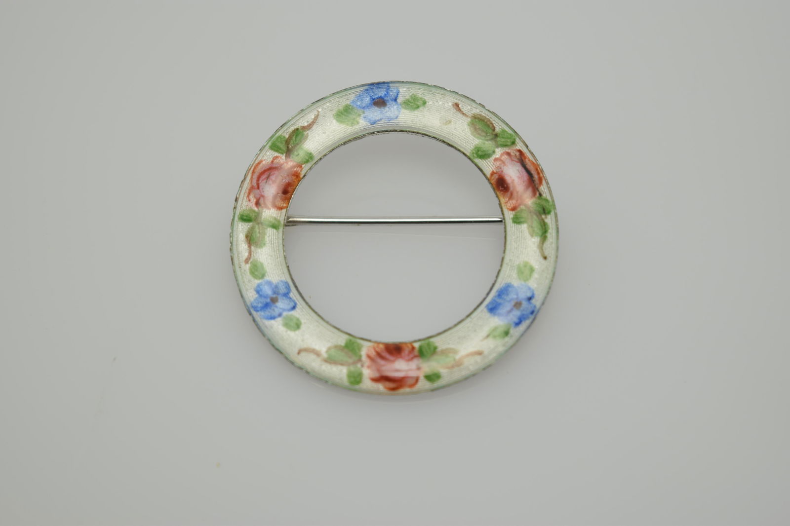 A vintage enamel sterling circle pin marked Lamode. (1 of 2)