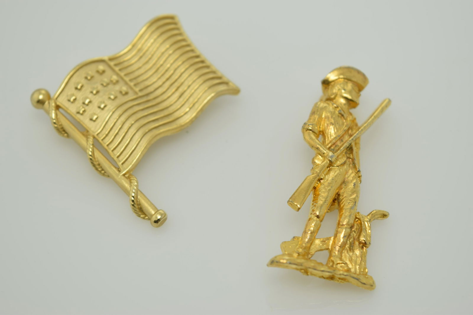 Two gold tone patriotic pins. (1 of 2)