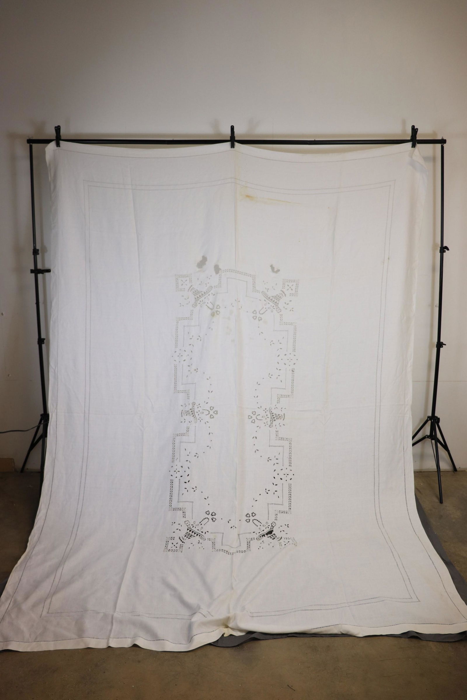 Vintage Linen/Cotton Cut Work Table Cloth (1 of 11)